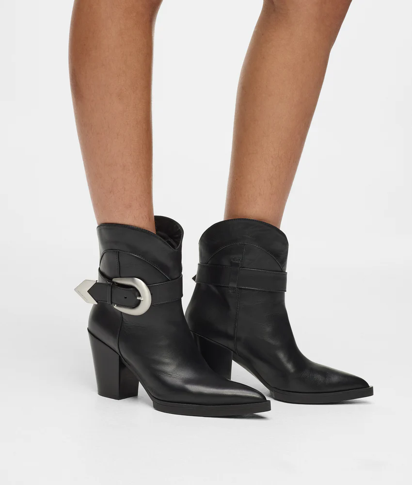 Kowboy mid-calf buckle boots