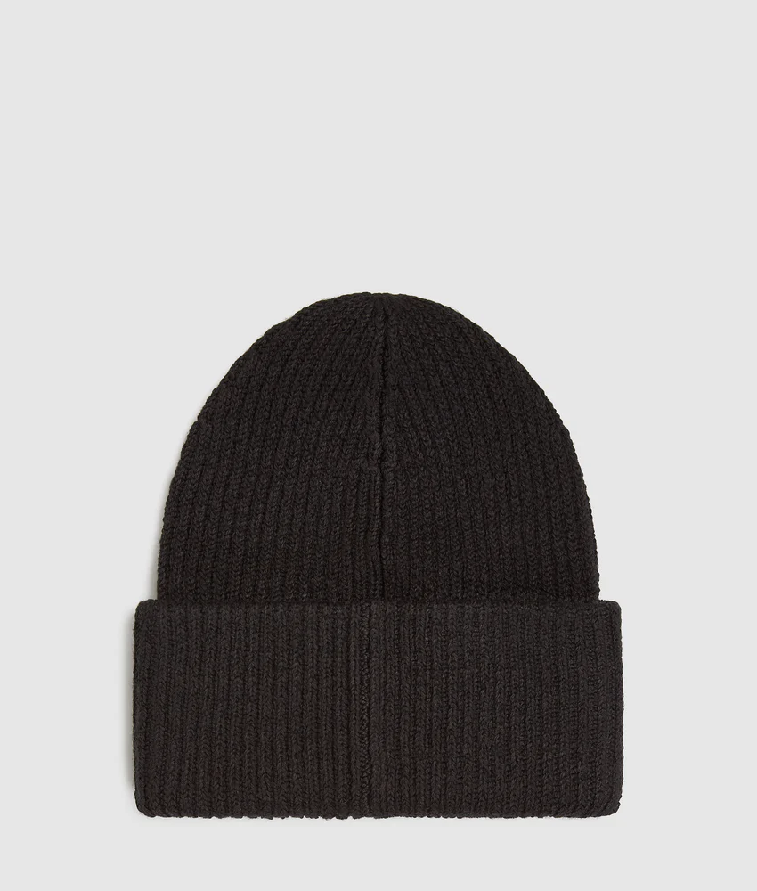 Logo patch long beanie
