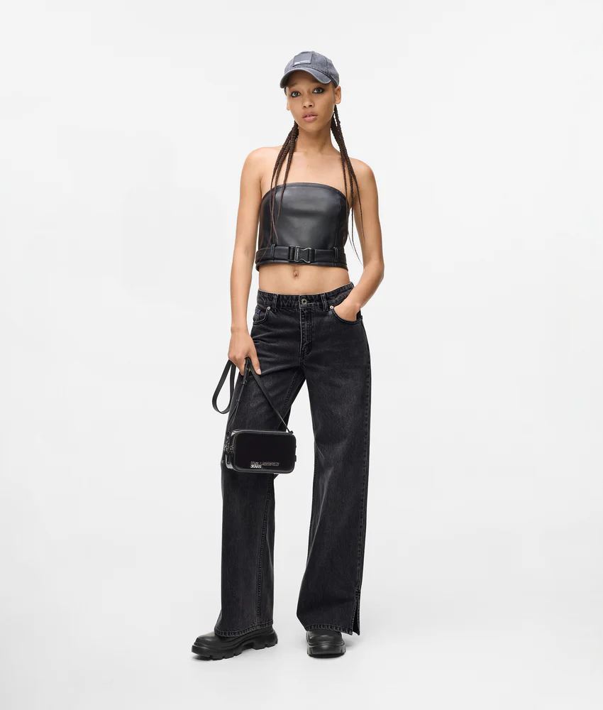 Low-rise wide leg jeans