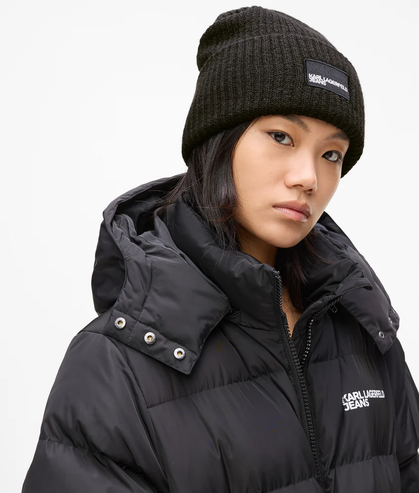 Logo patch long beanie