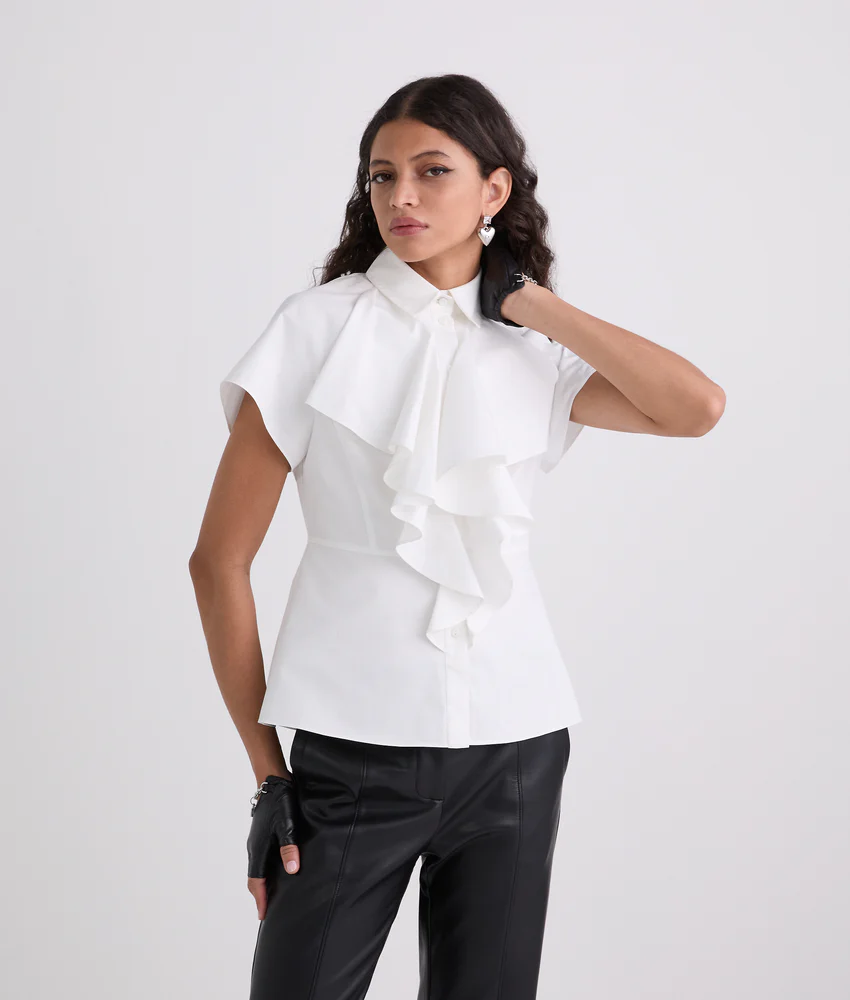 SHORT-SLEEVED RUFFLE SHIRT