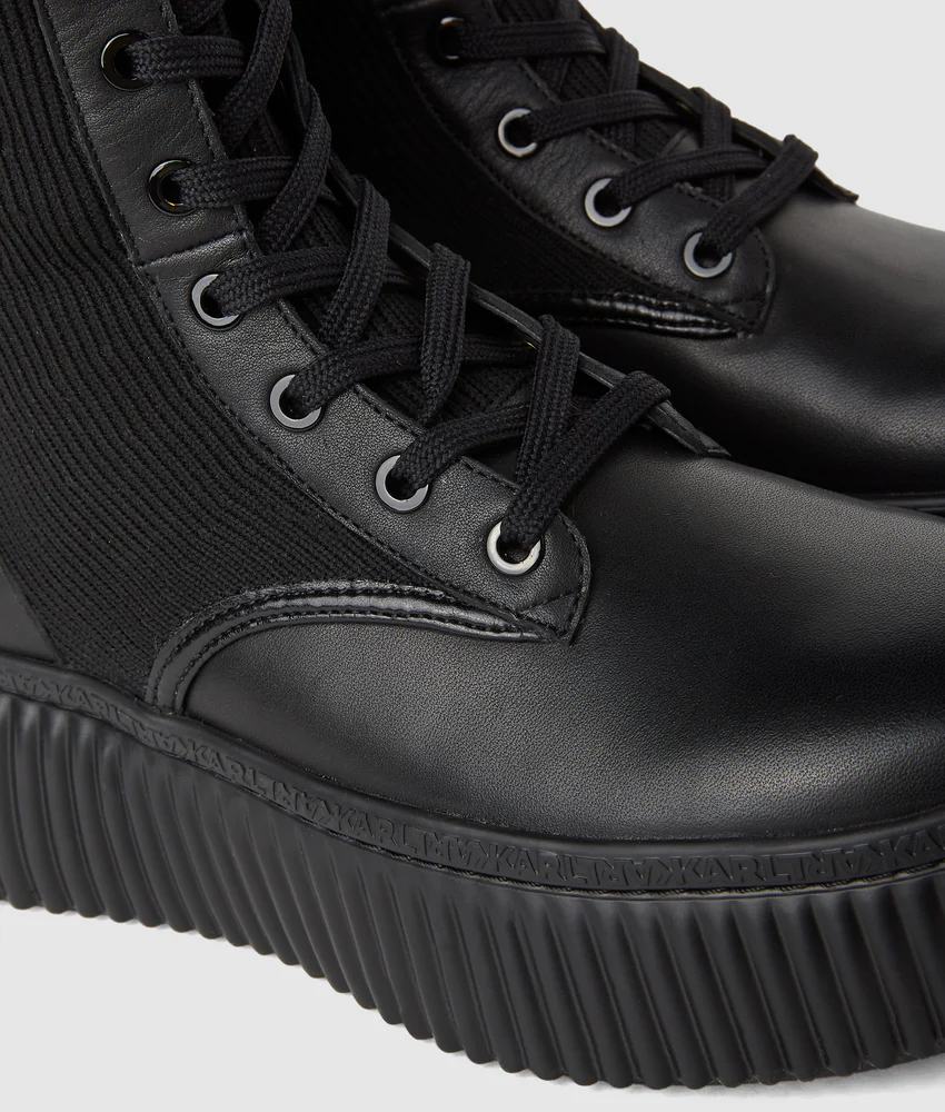 Kreeper tall knitted boots