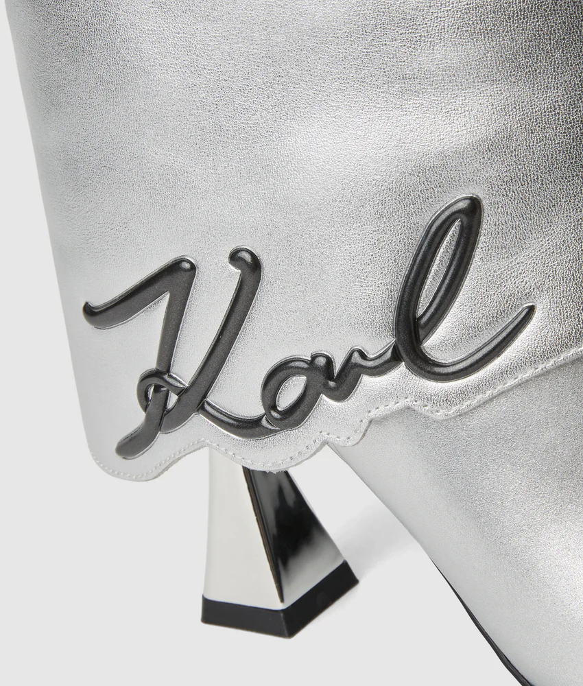 Exclusive Debut II fold-down boots