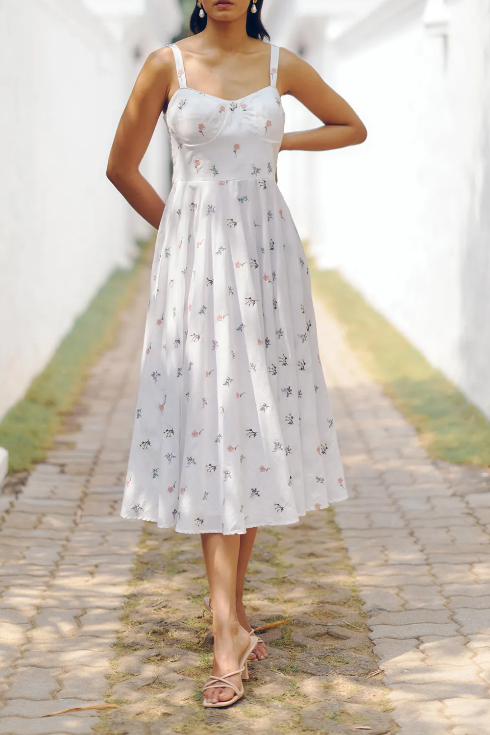 White Sleeveless Casual Style  Dress