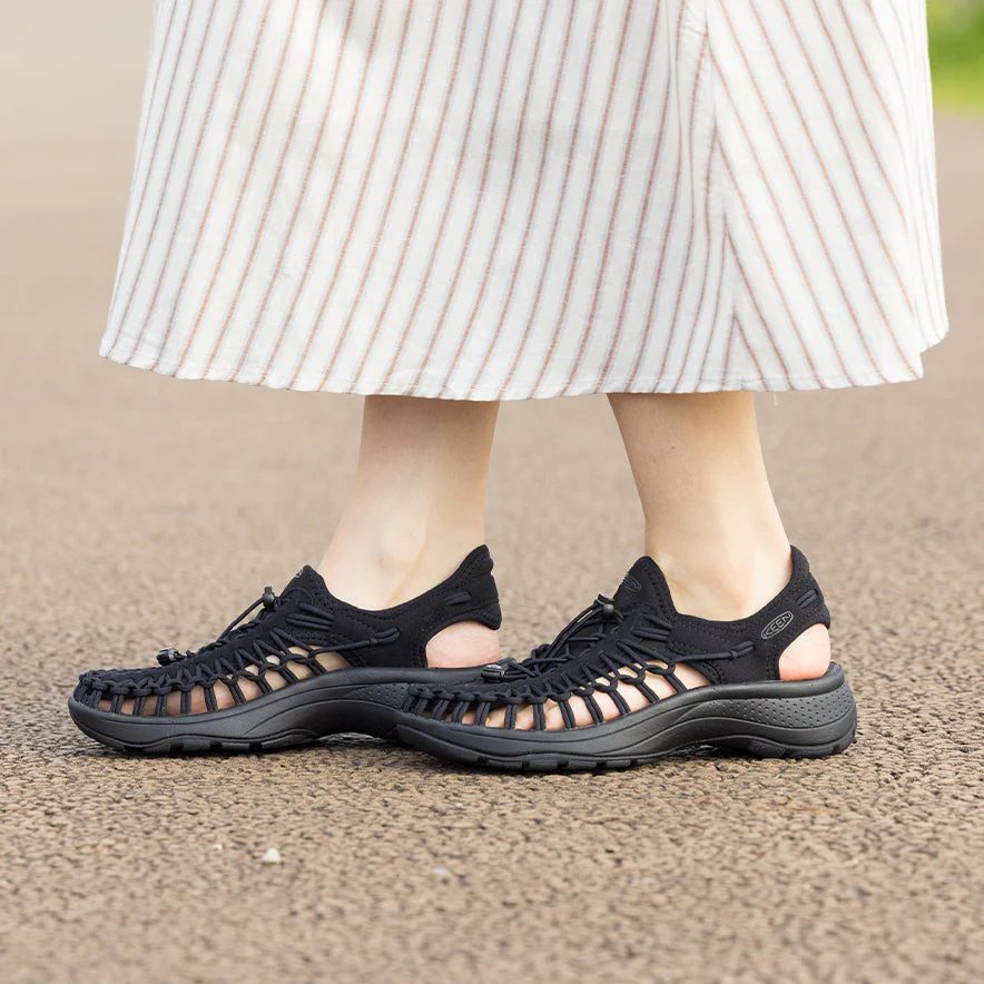 Women's UNEEK Astoria  |  Black/Black