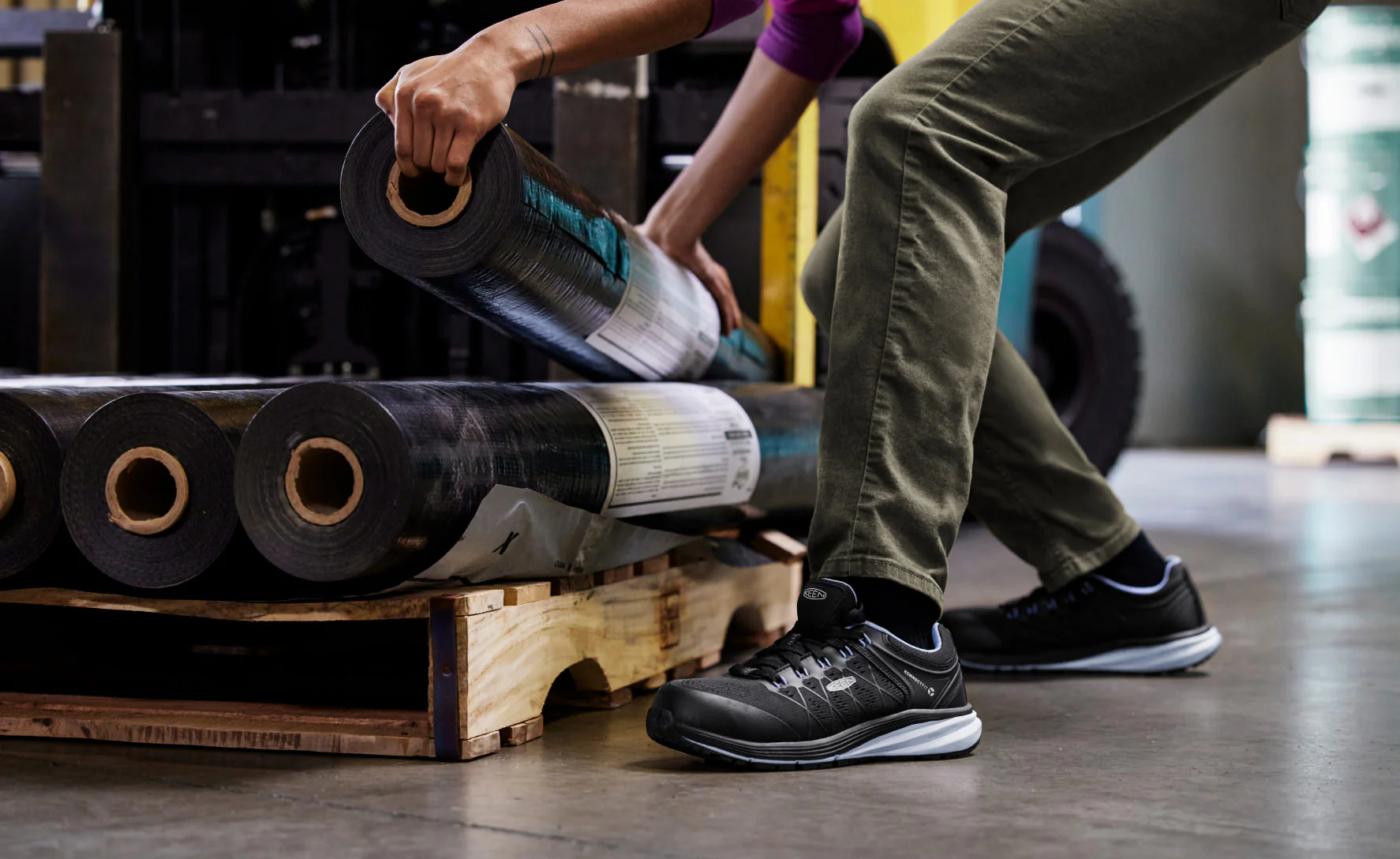 Women's Vista Energy ESD (Carbon Toe)  |  Hydrangea/Black