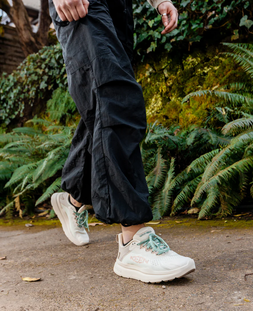 Women's WK450 Walking Shoe  |  Birch/Peach Parfait