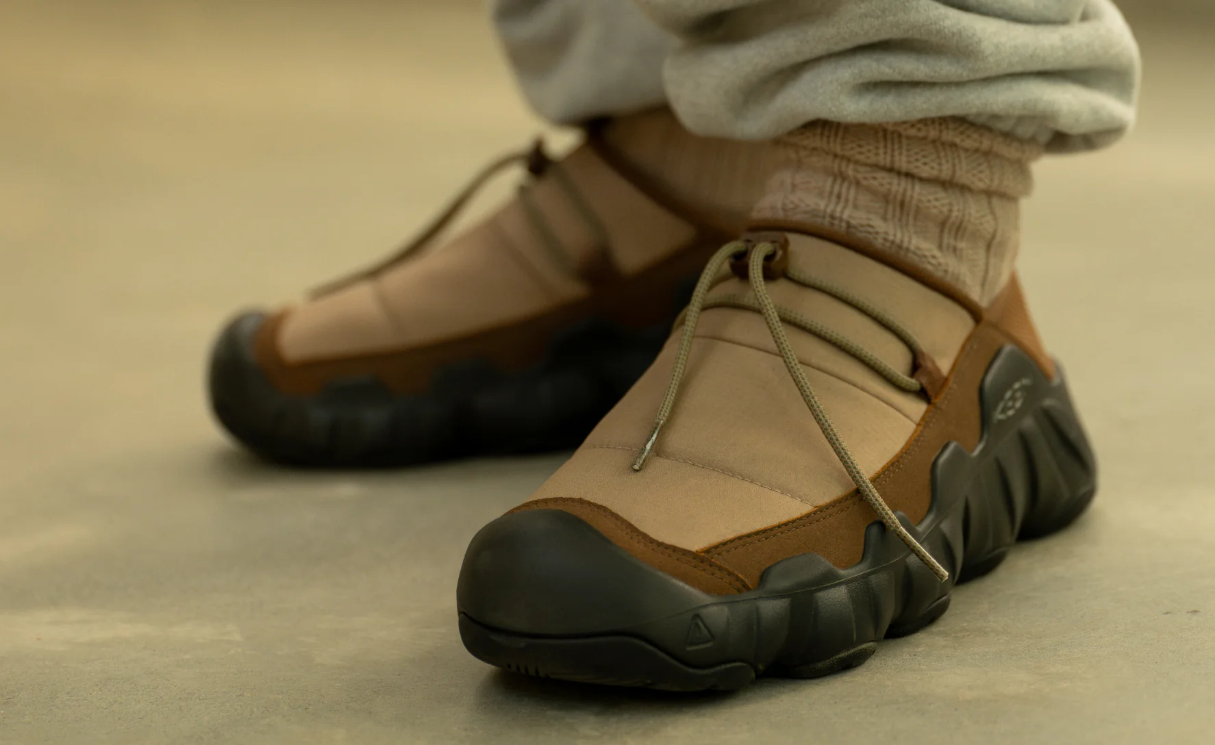 Men's Hypowser Crushback Shoe  |  Silver Lining/Plaza Taupe