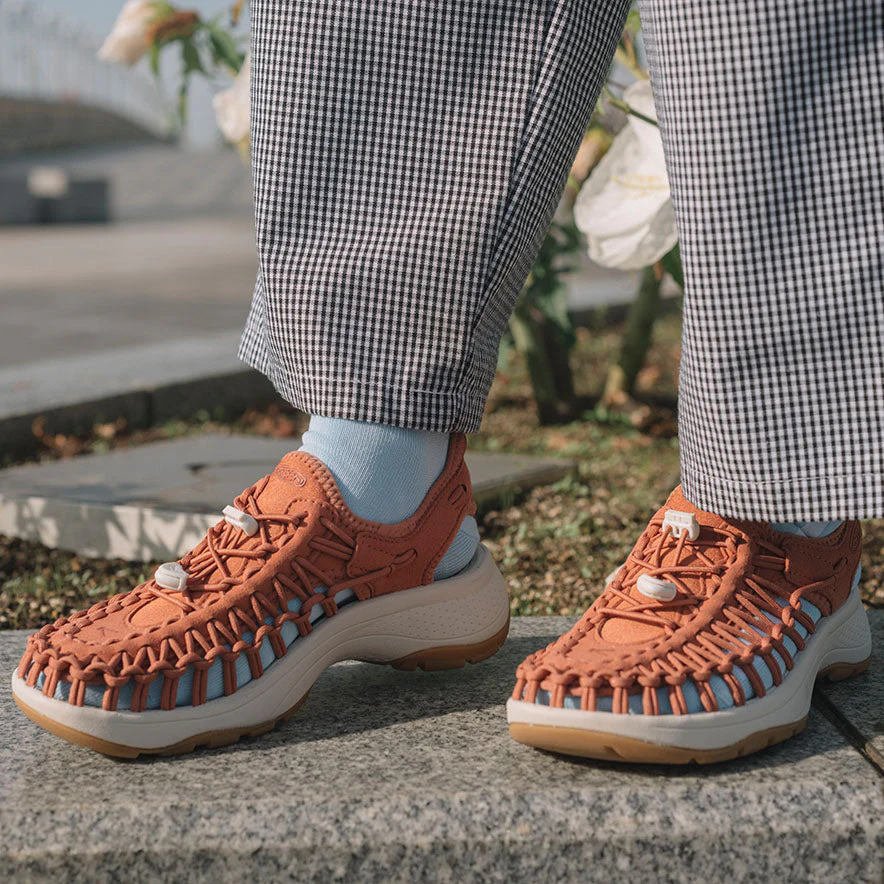 Women's UNEEK Astoria  |  Baked Clay/Birch