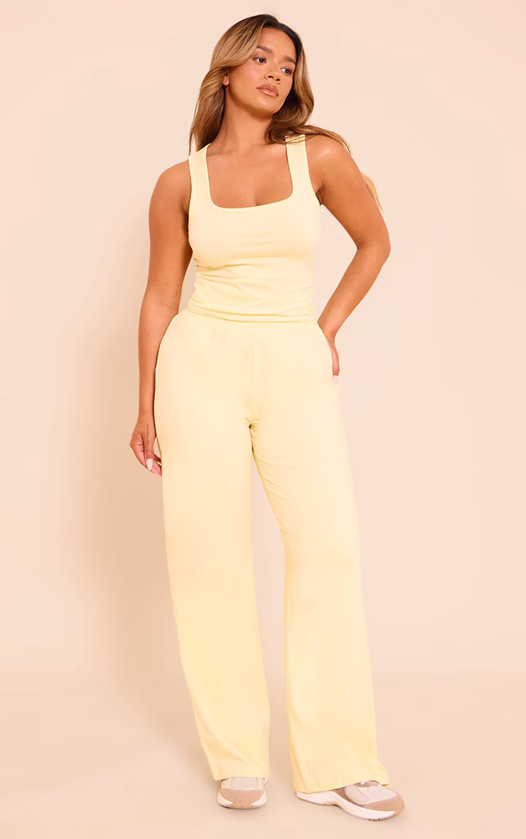 Shape Butter Cream Highwaisted Wide Leg Pants