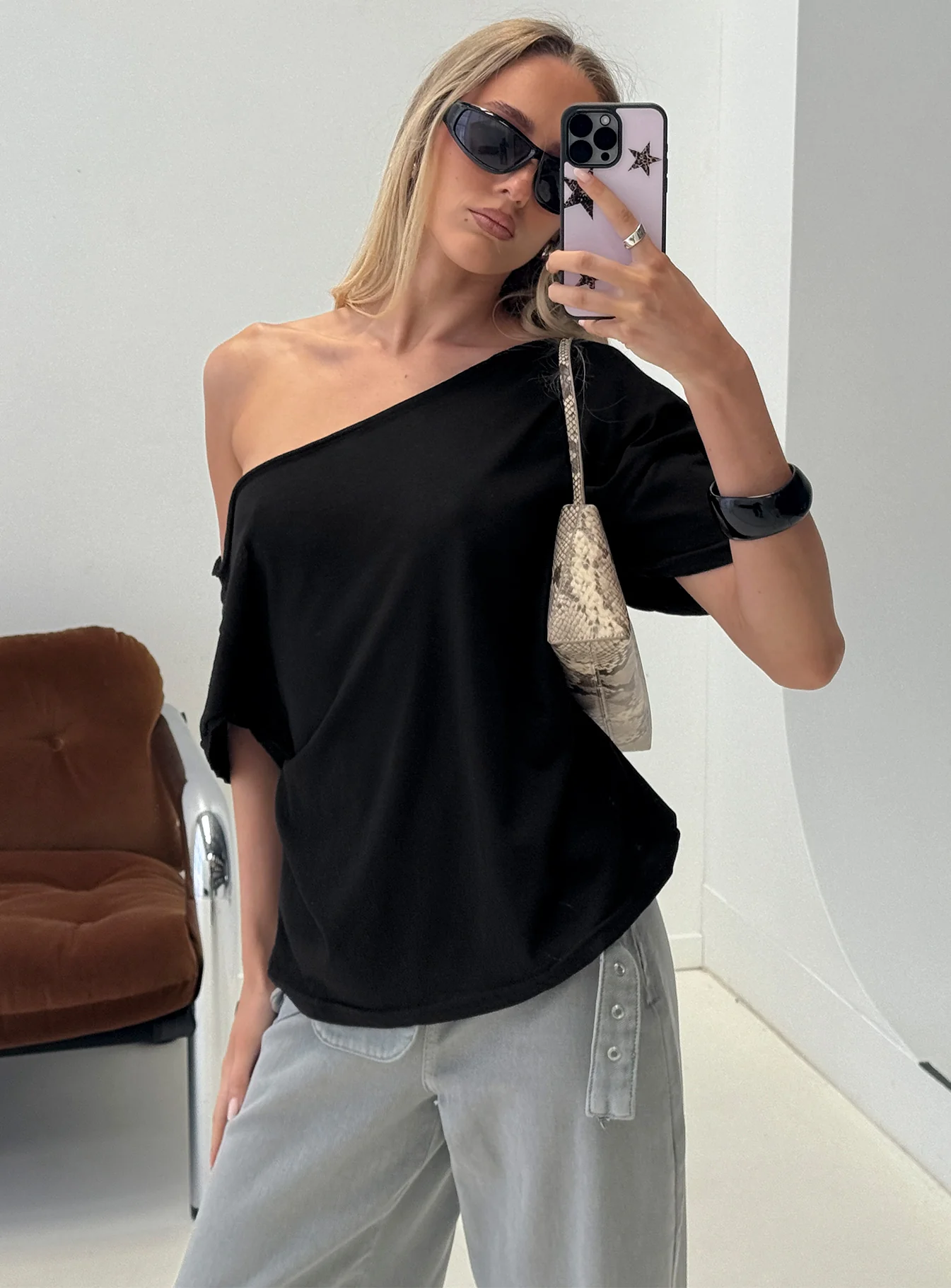 Winny Off Shoulder Tee Black