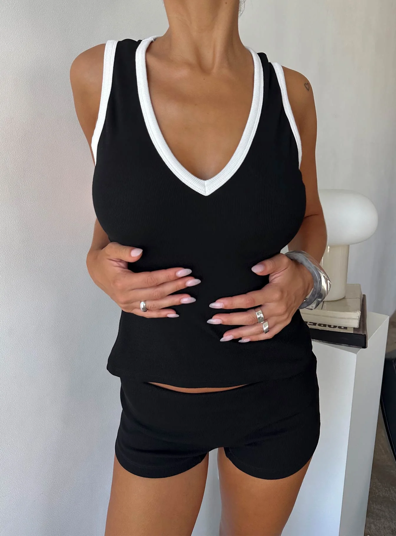 Baseline V Neck Rib Tank Top Black / White
