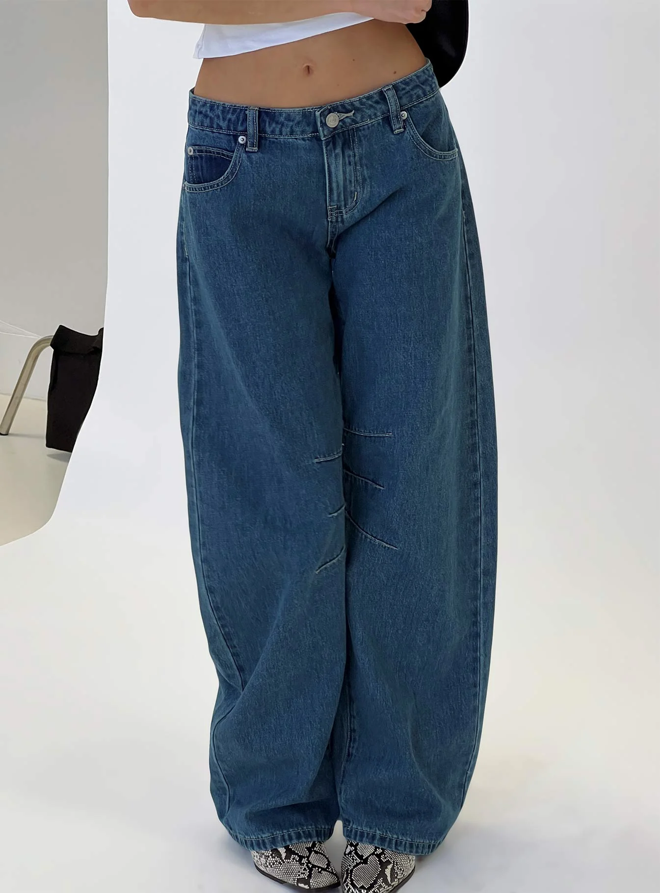 Tippie Low Rise Barrel Leg Jeans Mid Wash