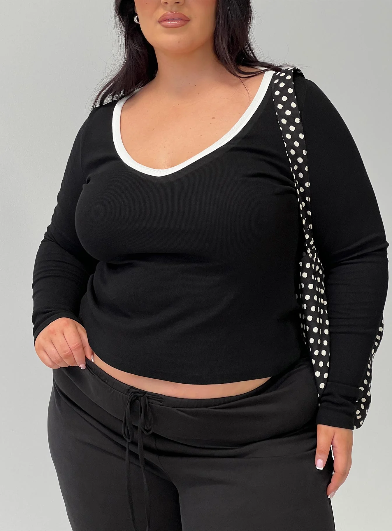 Baseline V Neck Long Sleeve Top Black / White Curve
