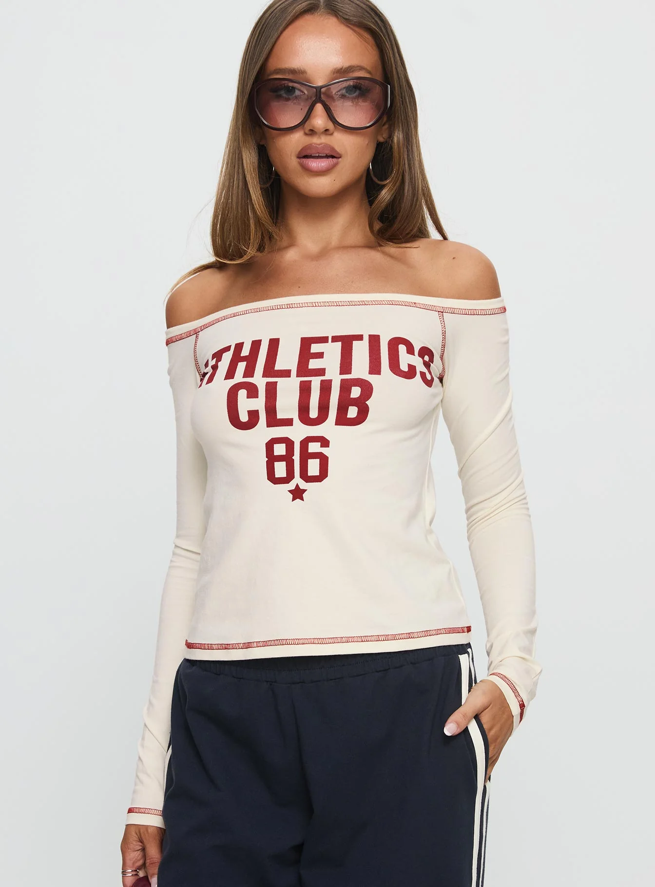 Athletics Club Long Sleeve Graphic Top Cream / Red