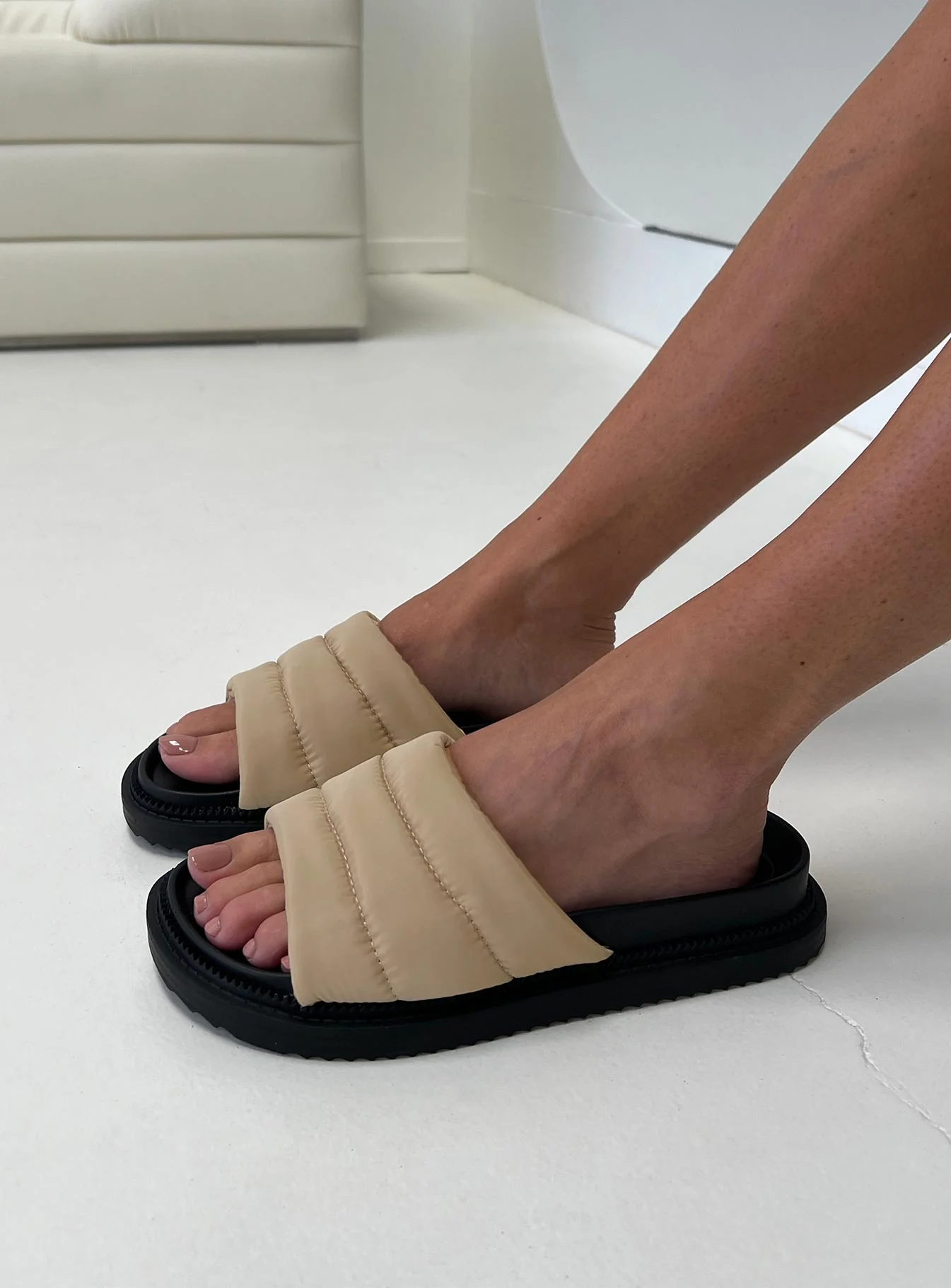 Levin Flats Beige / Black