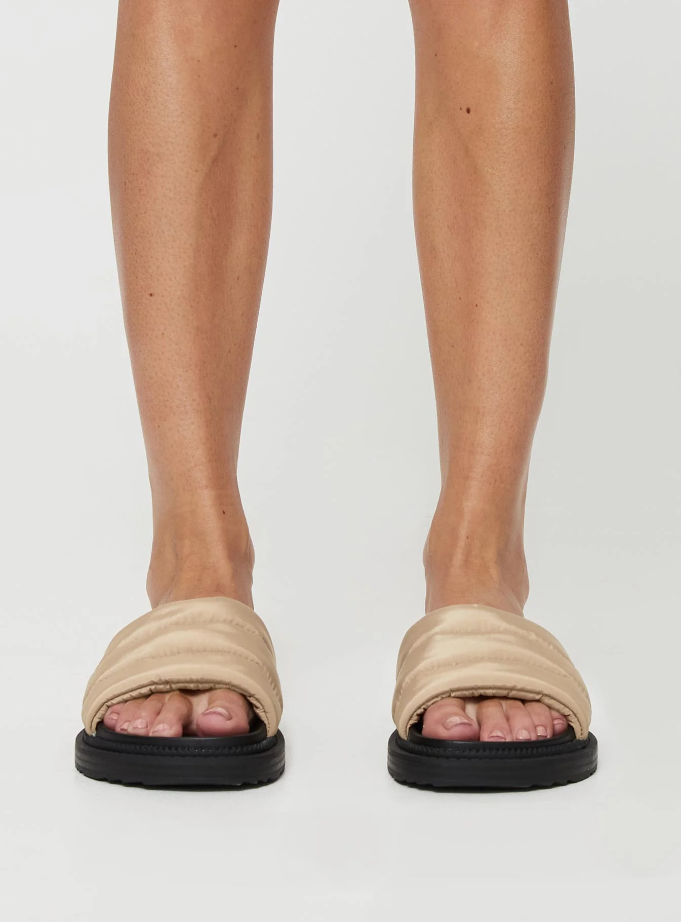 Levin Flats Beige / Black