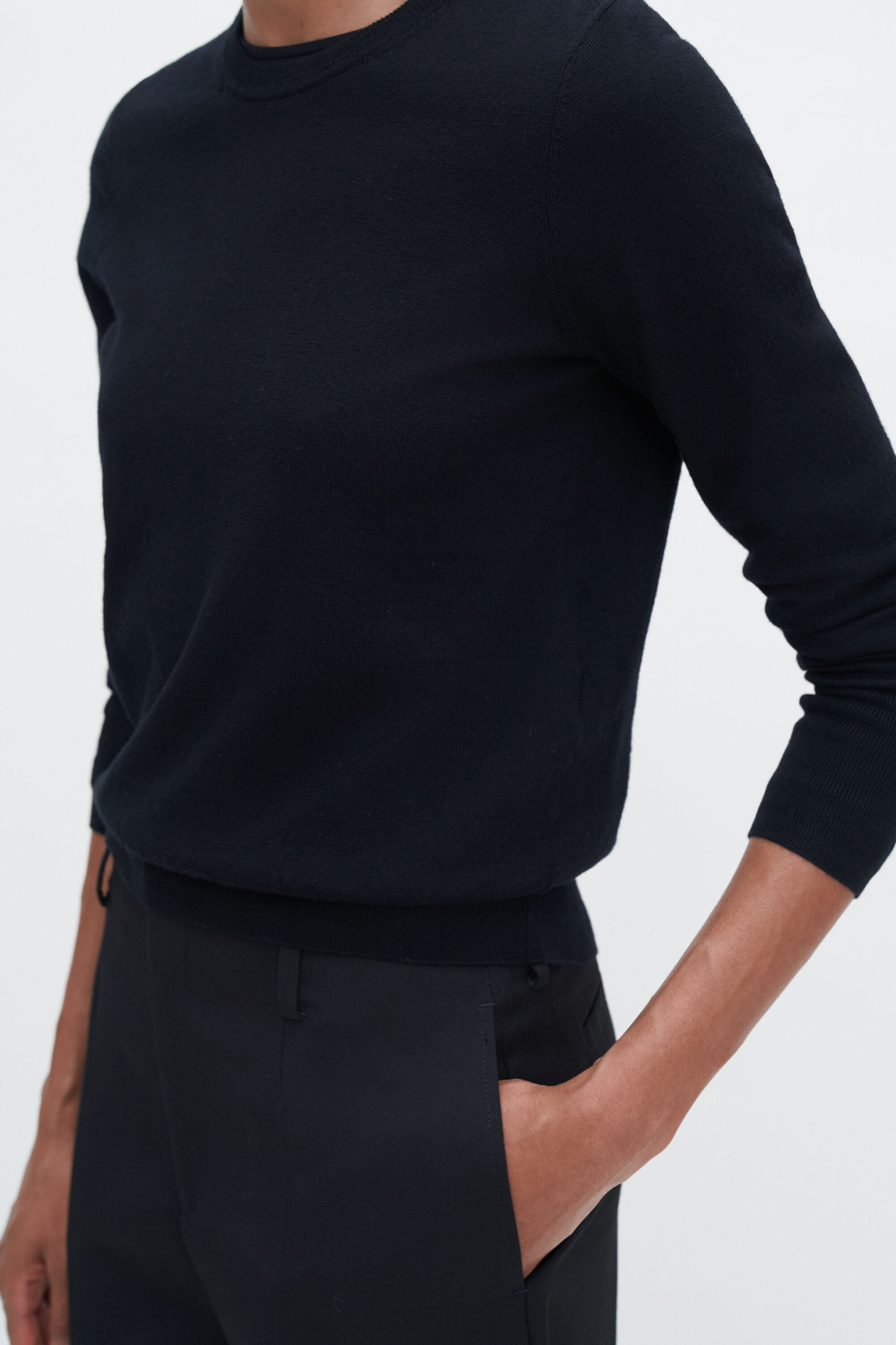Merino R-neck Sweater