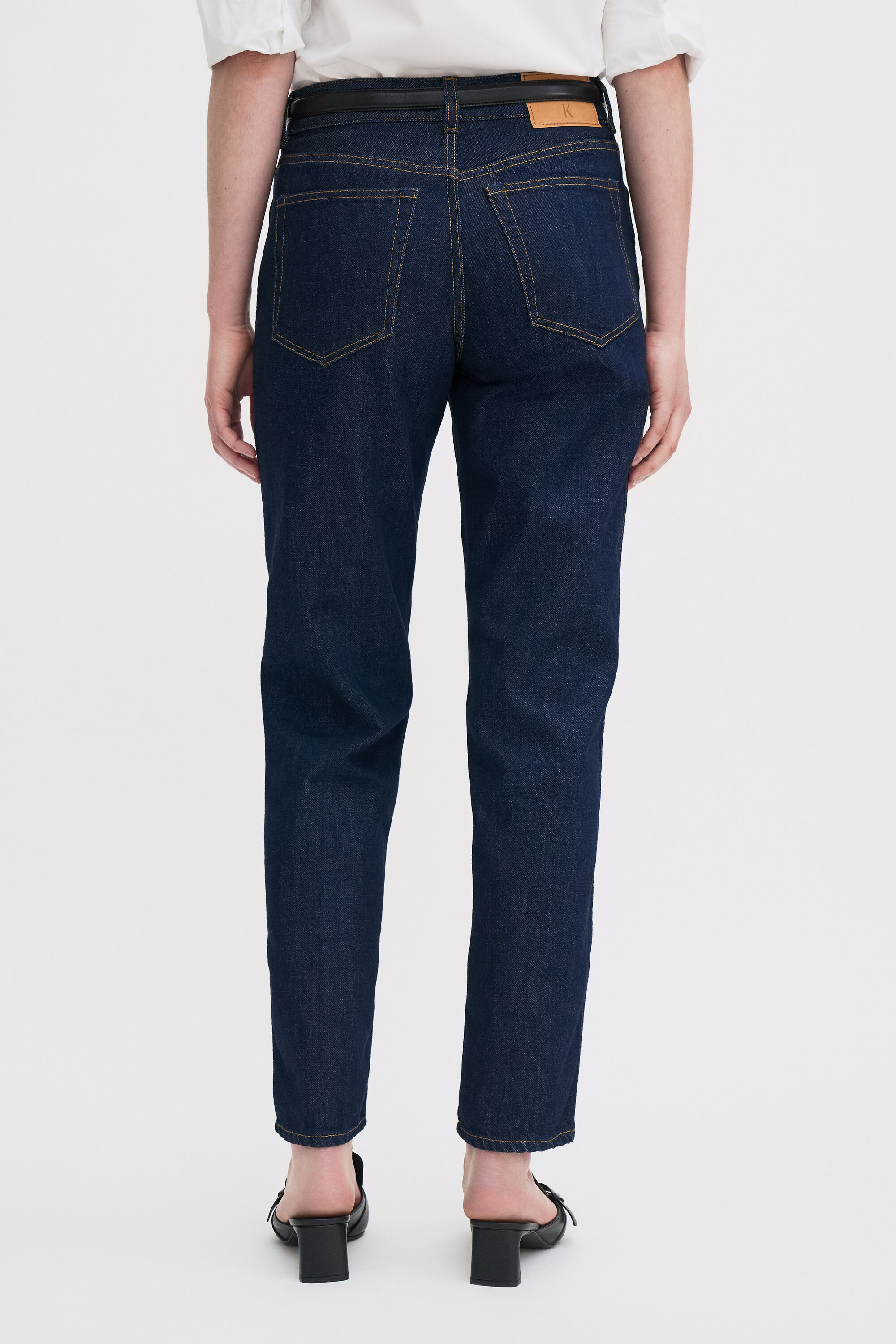 Cropped Tapered Jeans
