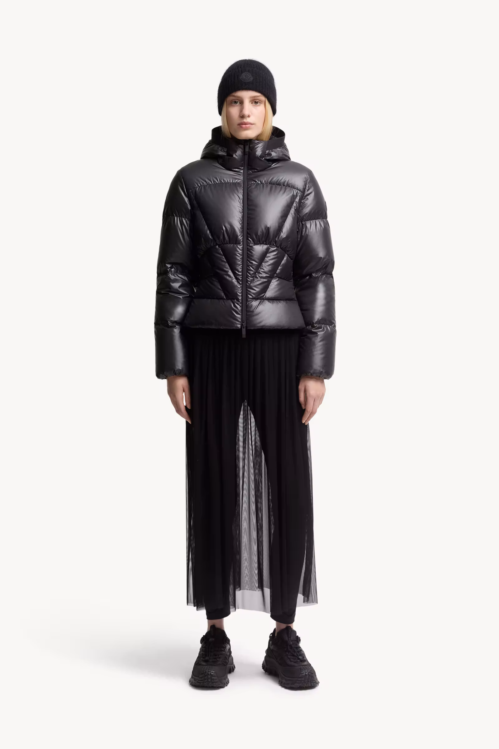 Wineck Hooded Geometric-Quilted Short Down Jacket