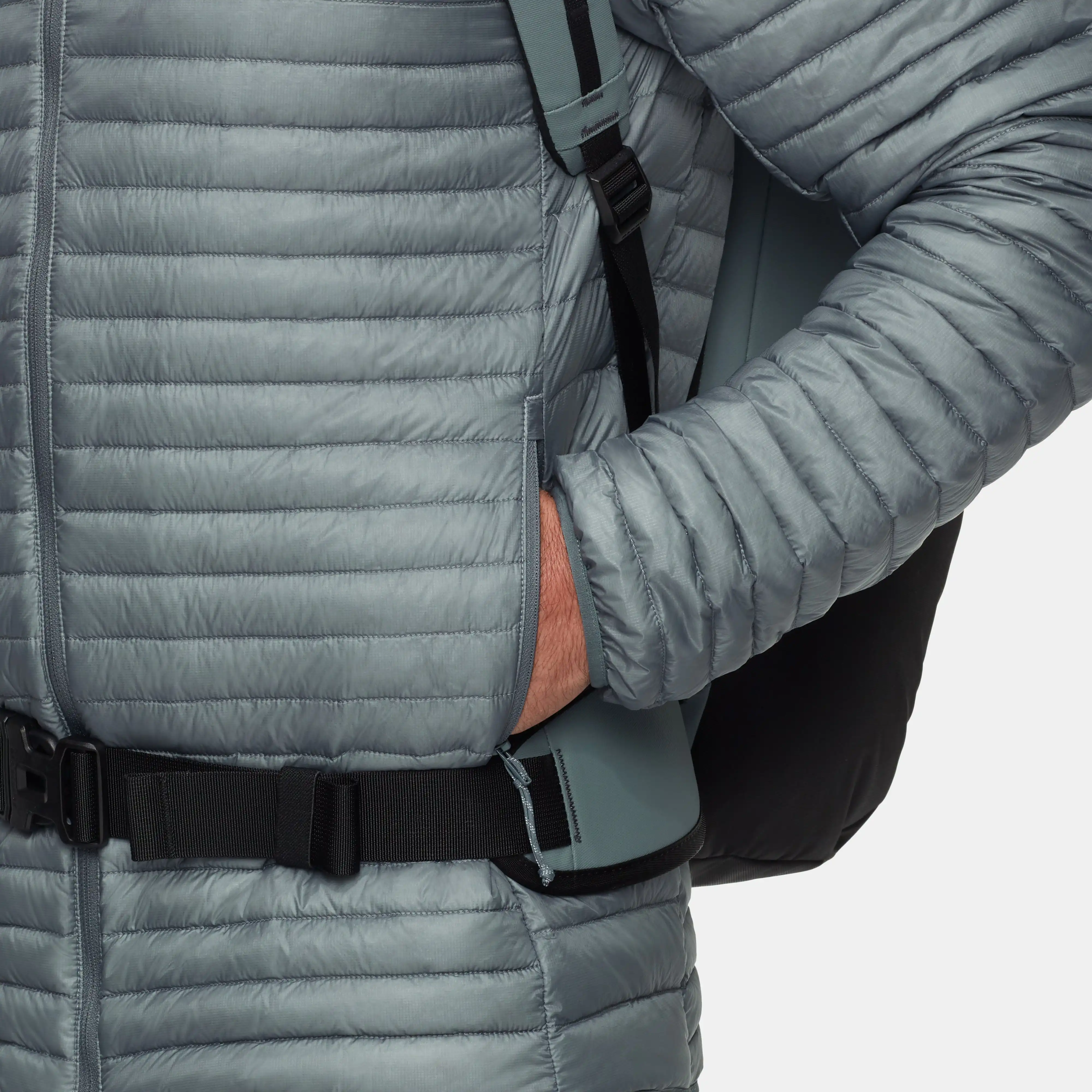 Broad Peak Light IN Hooded Jacket Men 1013-03720