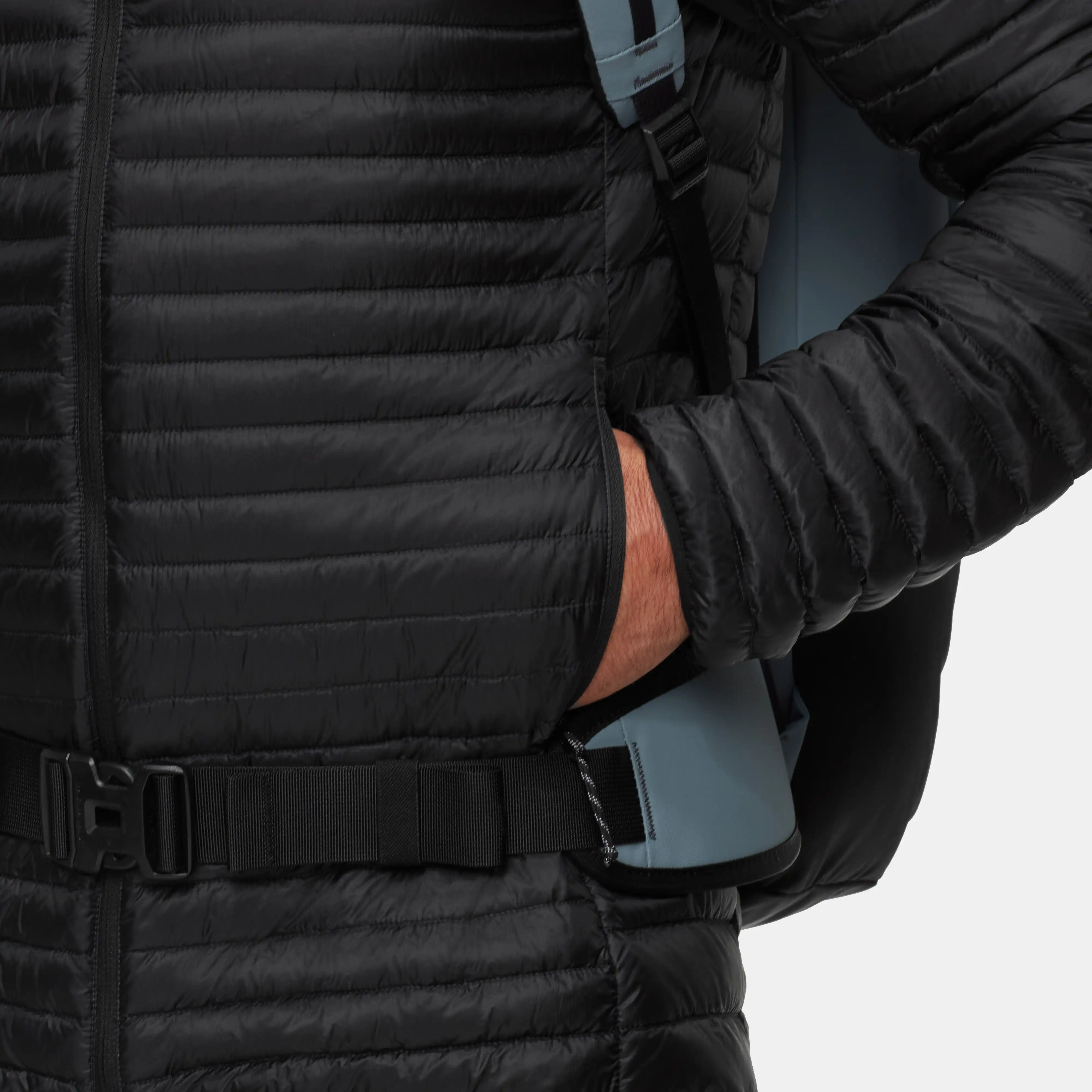 Broad Peak Light IN Hooded Jacket Men 1013-03720