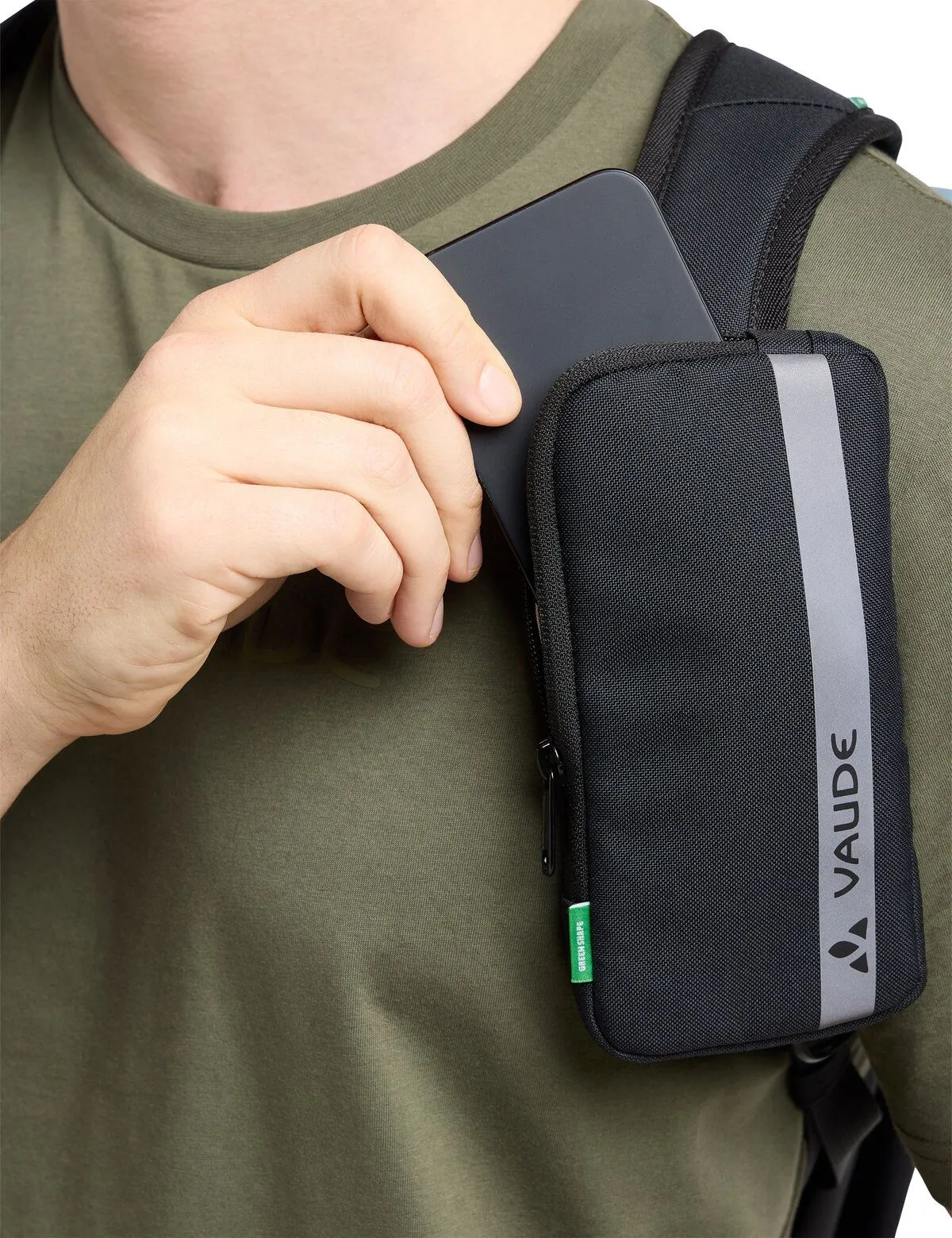 Cell phone pocket for backpack