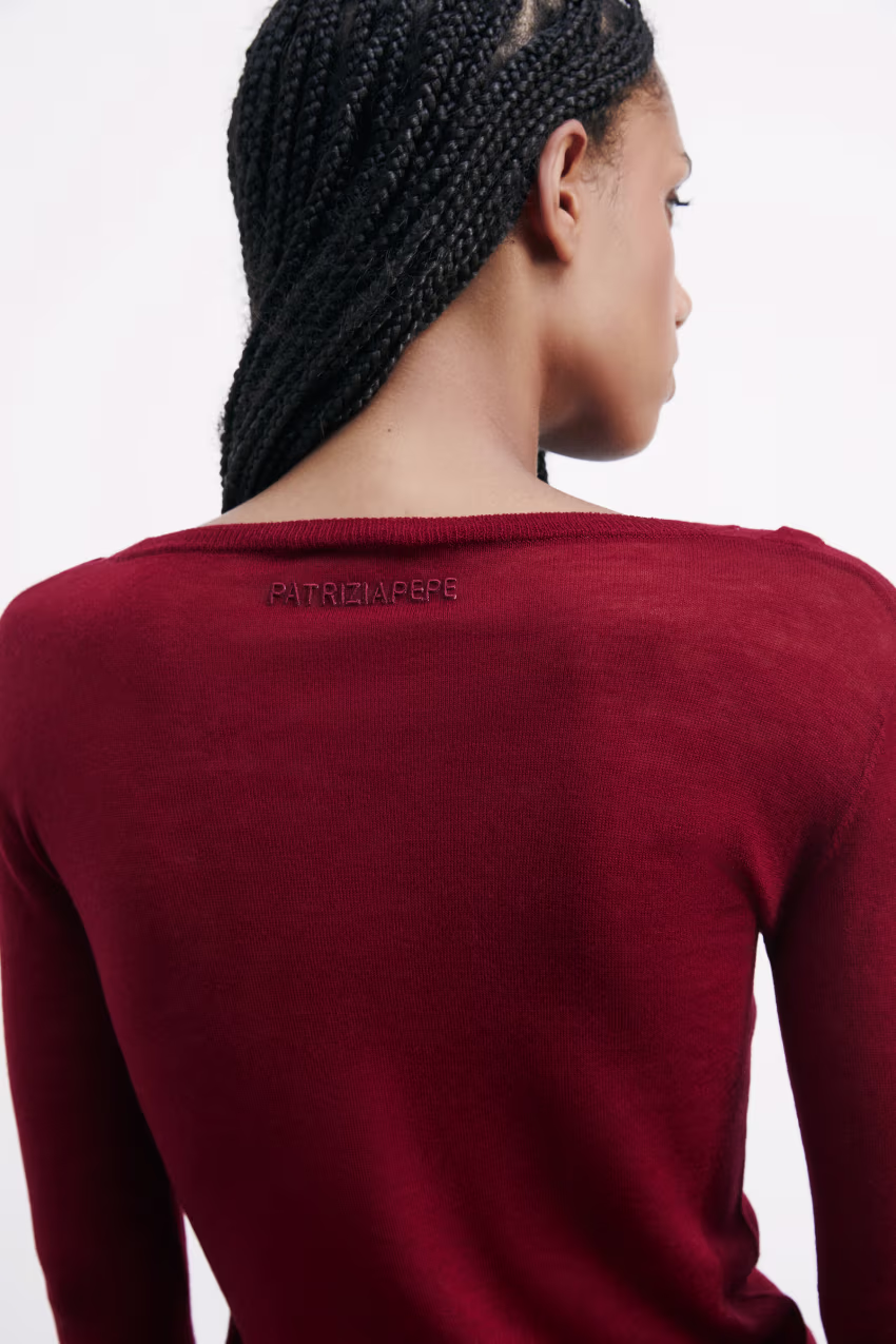 Maglia ultra fine in lana con scollo a barca