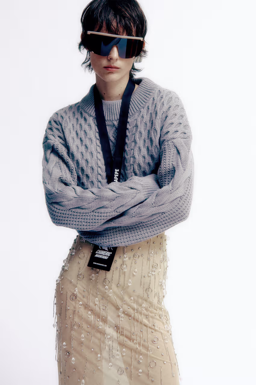 Maglione cropped con motivo intrecciato