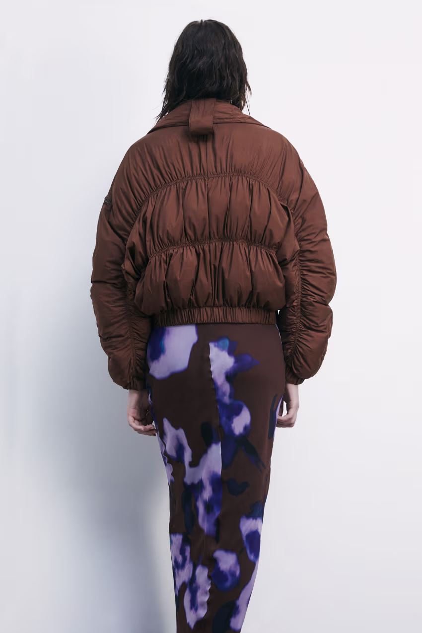 Piumino corto over con sciarpa removibile