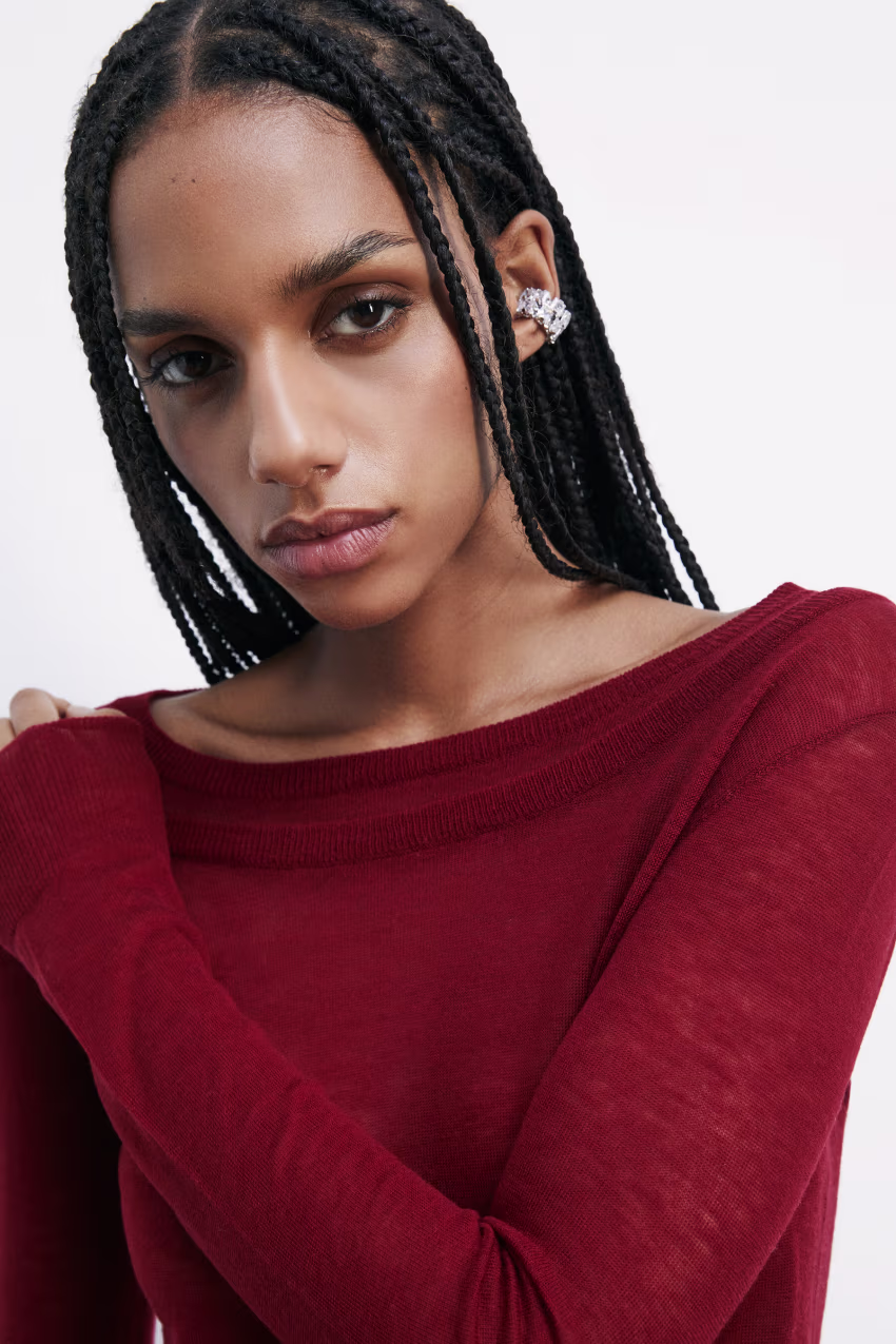 Maglia ultra fine in lana con scollo a barca