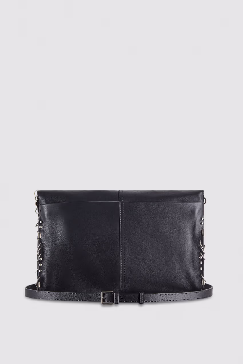 Borsa Radical Boho in pelle con piercing