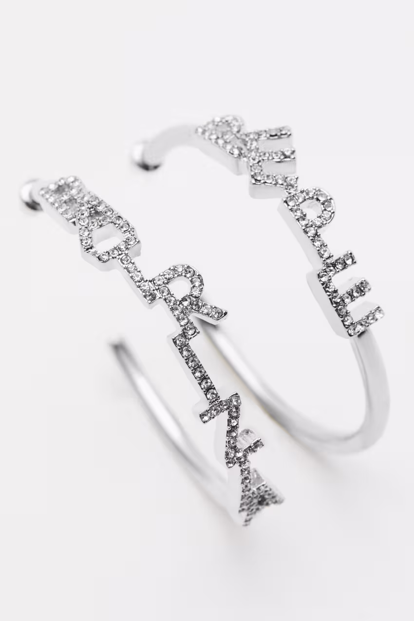 Orecchini a cerchio con lettering