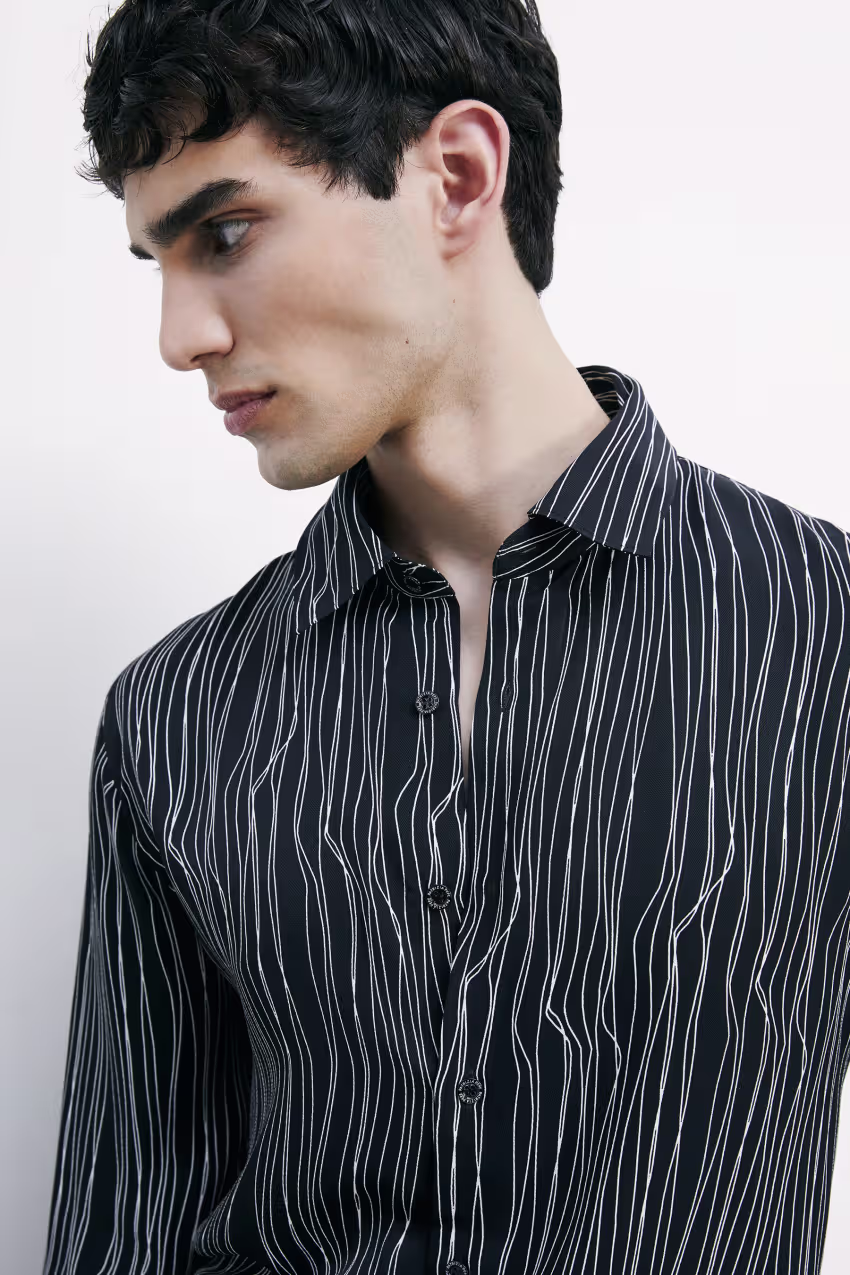 Camicia fluida con stampa grafica in viscosa