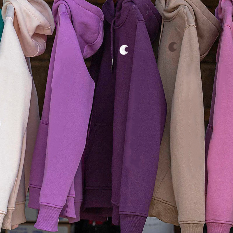 Women's Relaxed Fit Midweight Logo Sleeve Graphic Hoodie