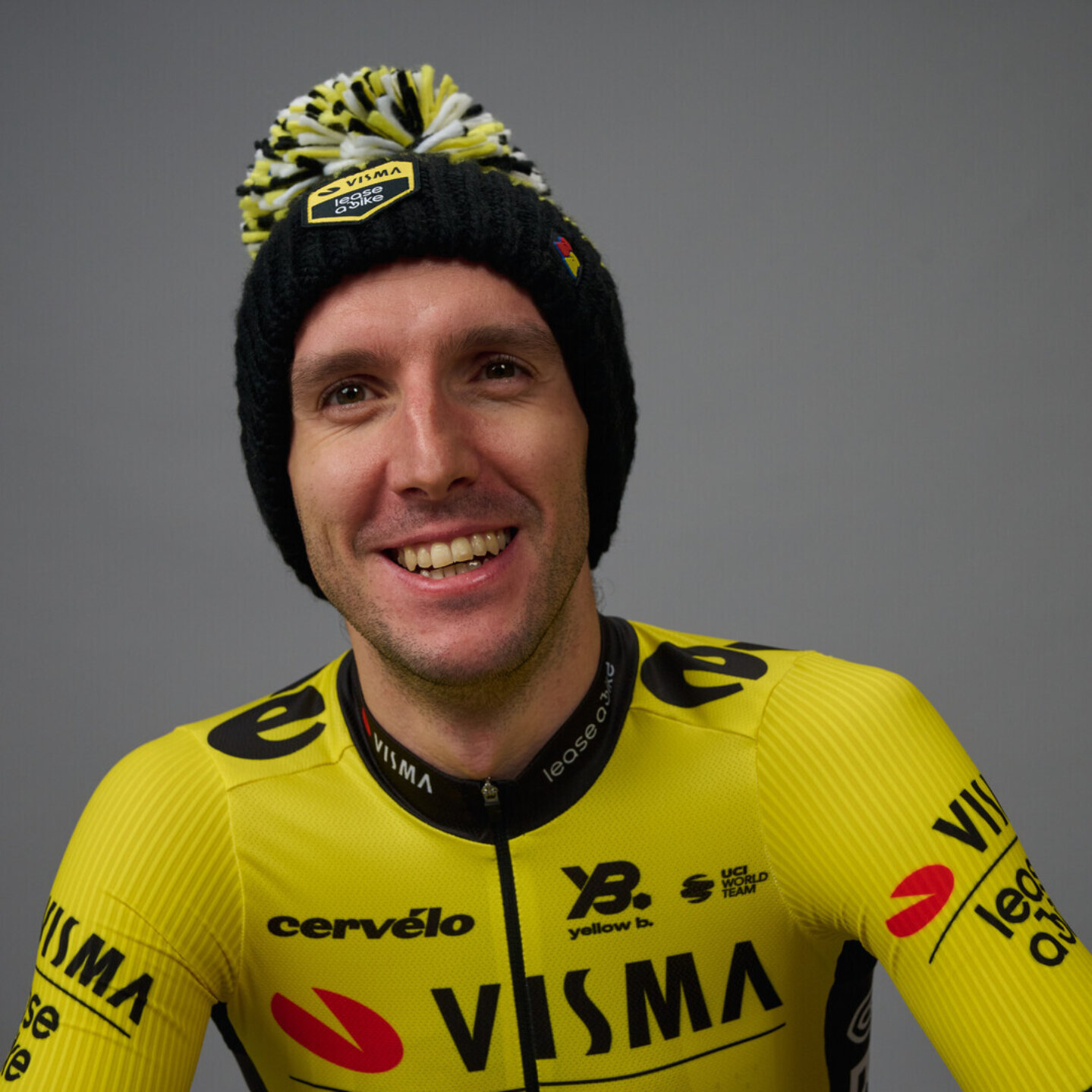 Big Bobble Hat- black with yellow stripes - Team Visma | Lease a Bike