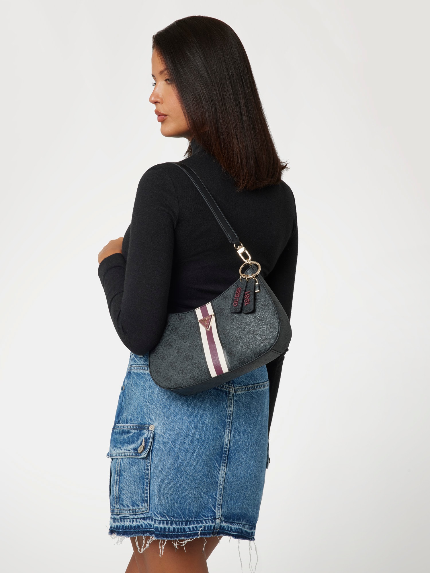Noelle 4G logo shoulder bag