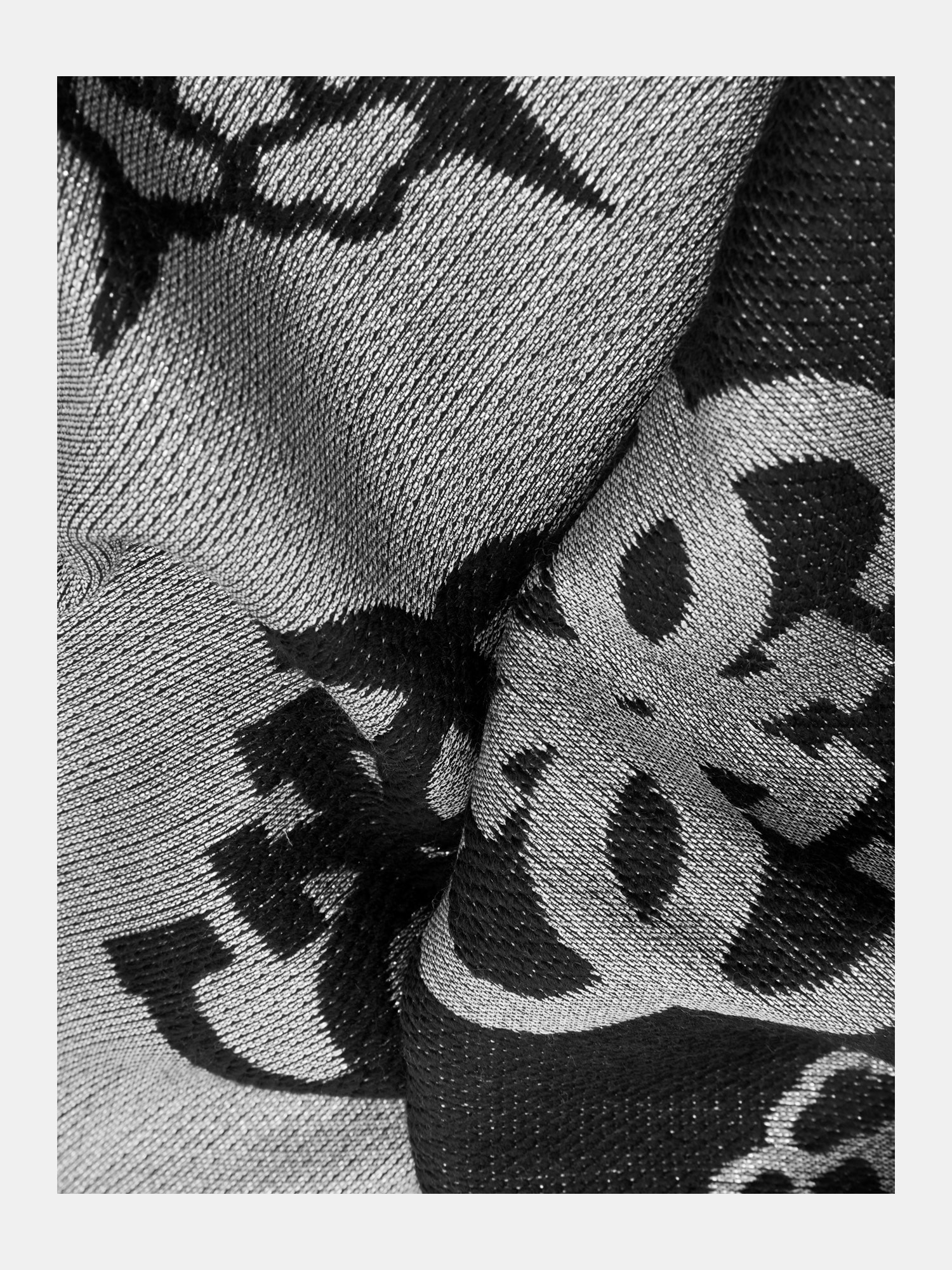 Cresidia 4G peony logo scarf