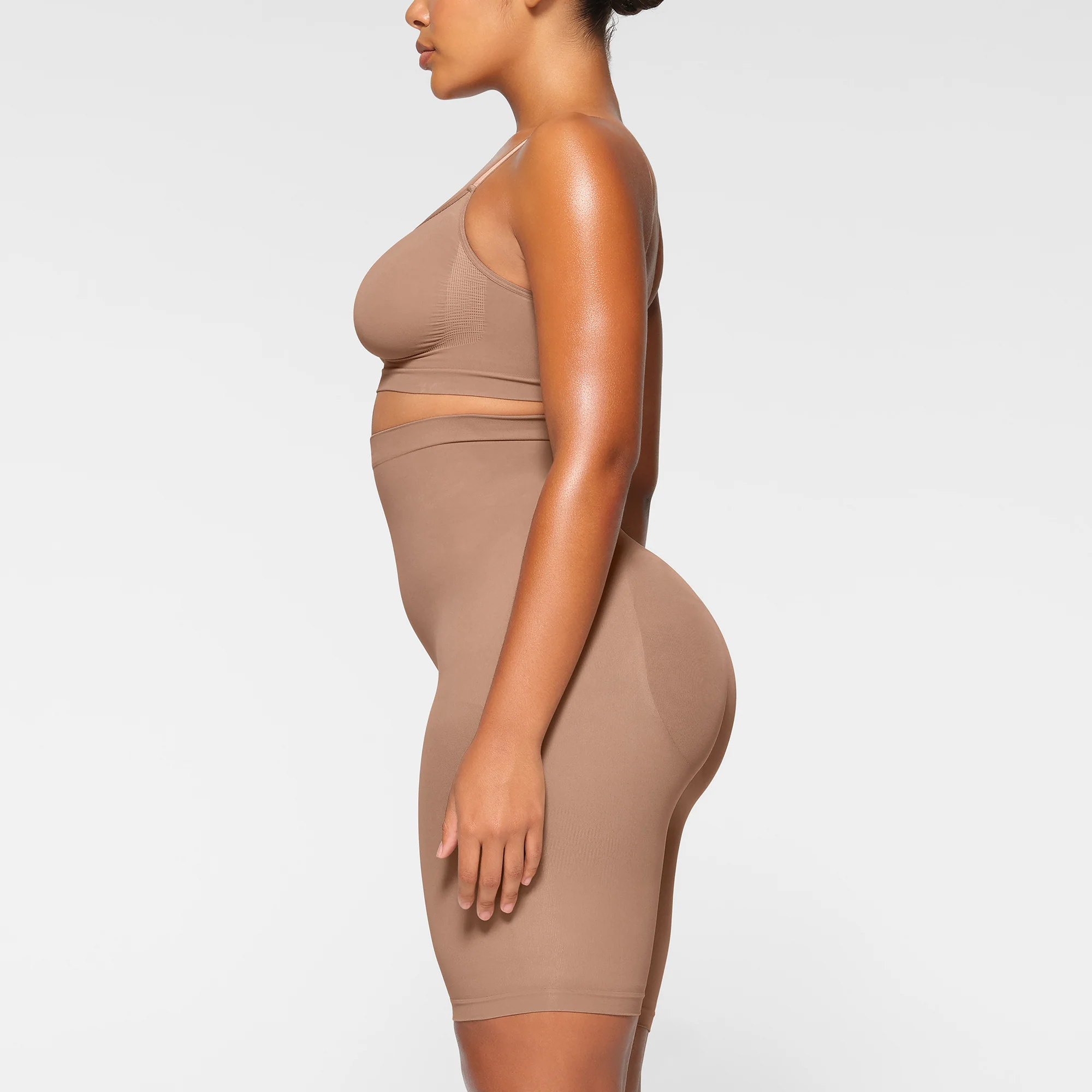 SEAMLESS SCULPT HIGH-WAISTED ABOVE THE KNEE SHORT | ONYX
