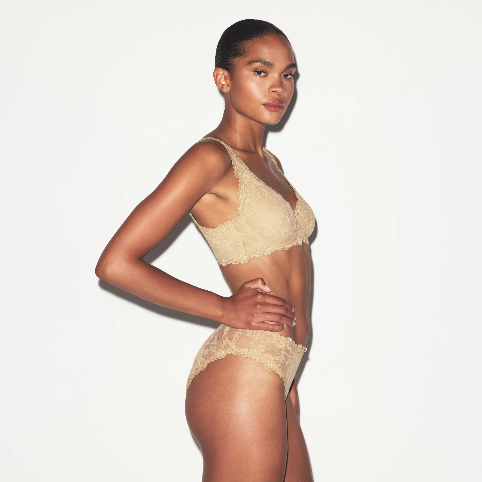 STRETCH LACE BRIEF | MORGANITE