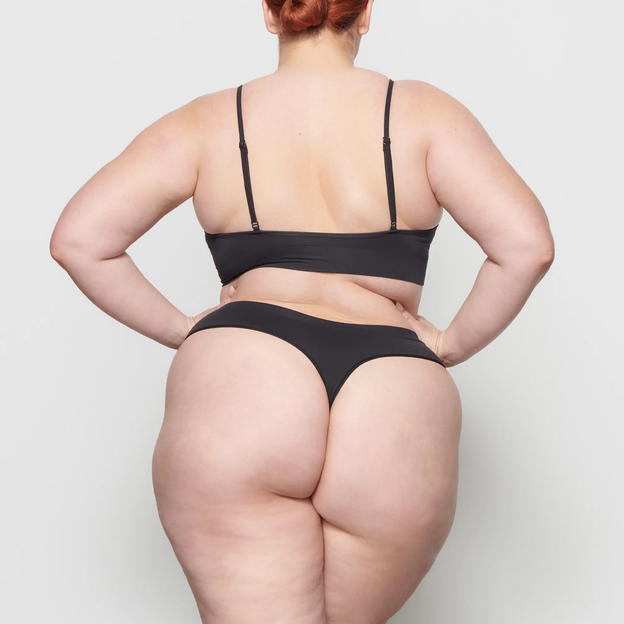 SOFT SMOOTHING SEAMLESS THONG | SIENNA