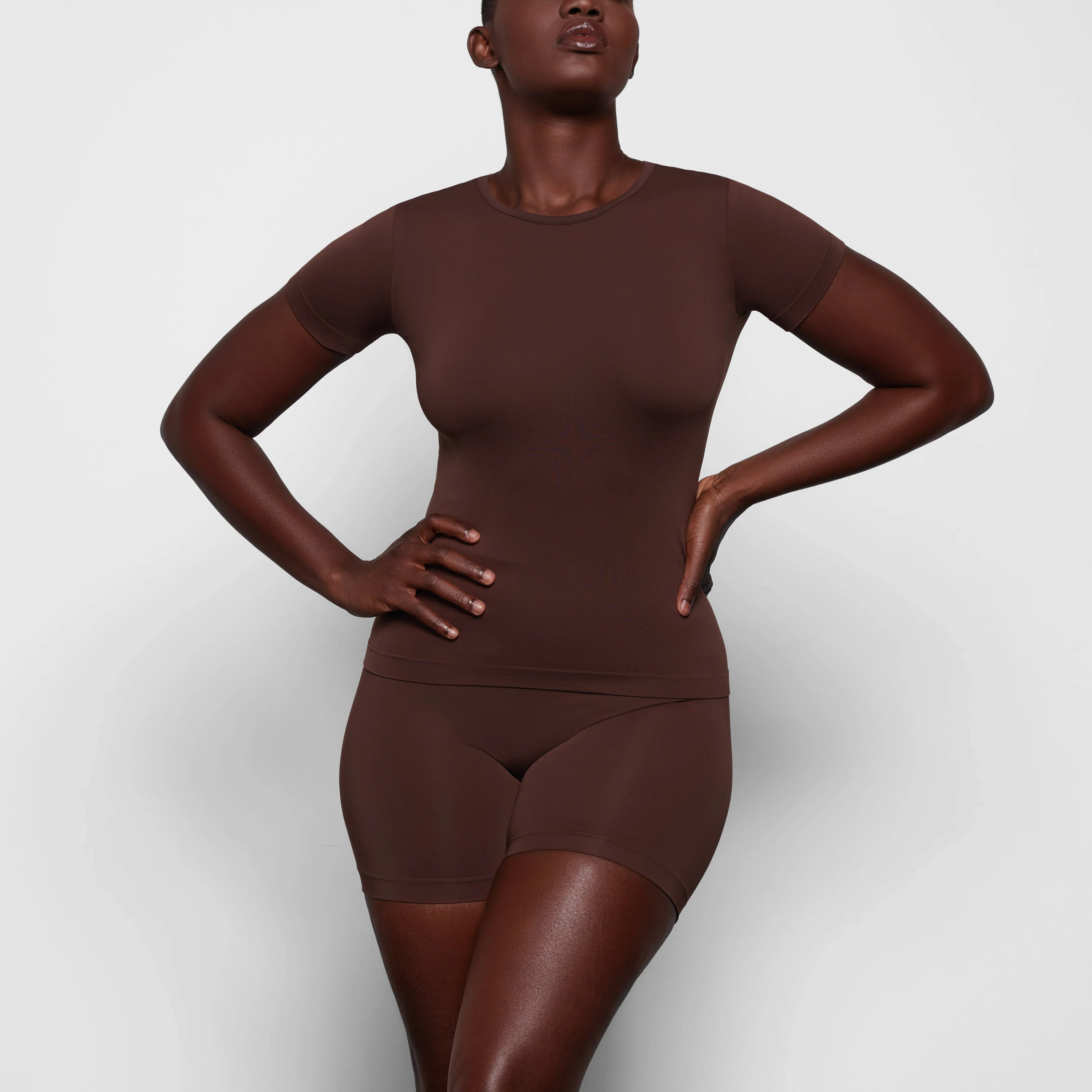 SOFT SMOOTHING SEAMLESS T-SHIRT | ONYX