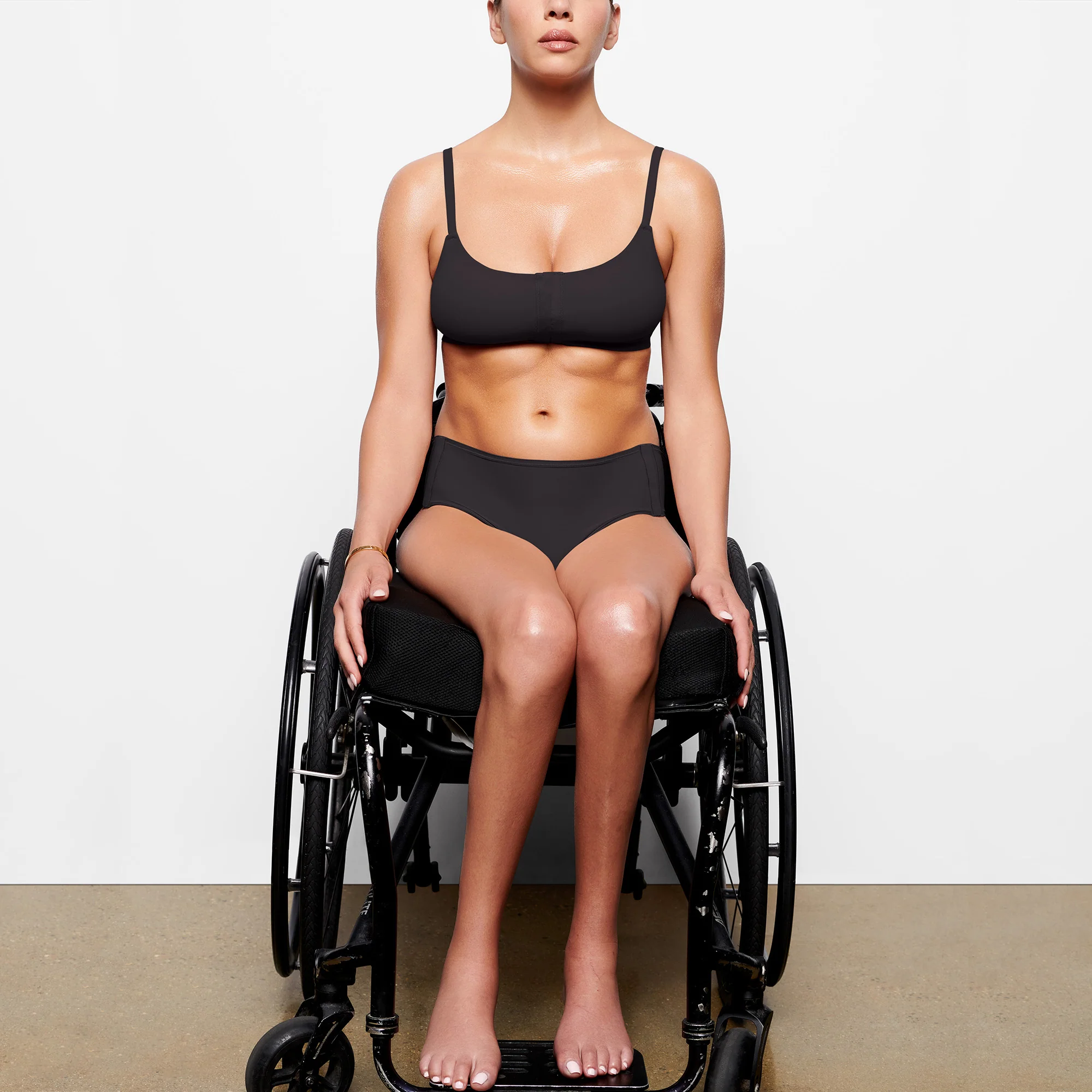 FITS EVERYBODY ADAPTIVE SCOOP BRALETTE | ONYX