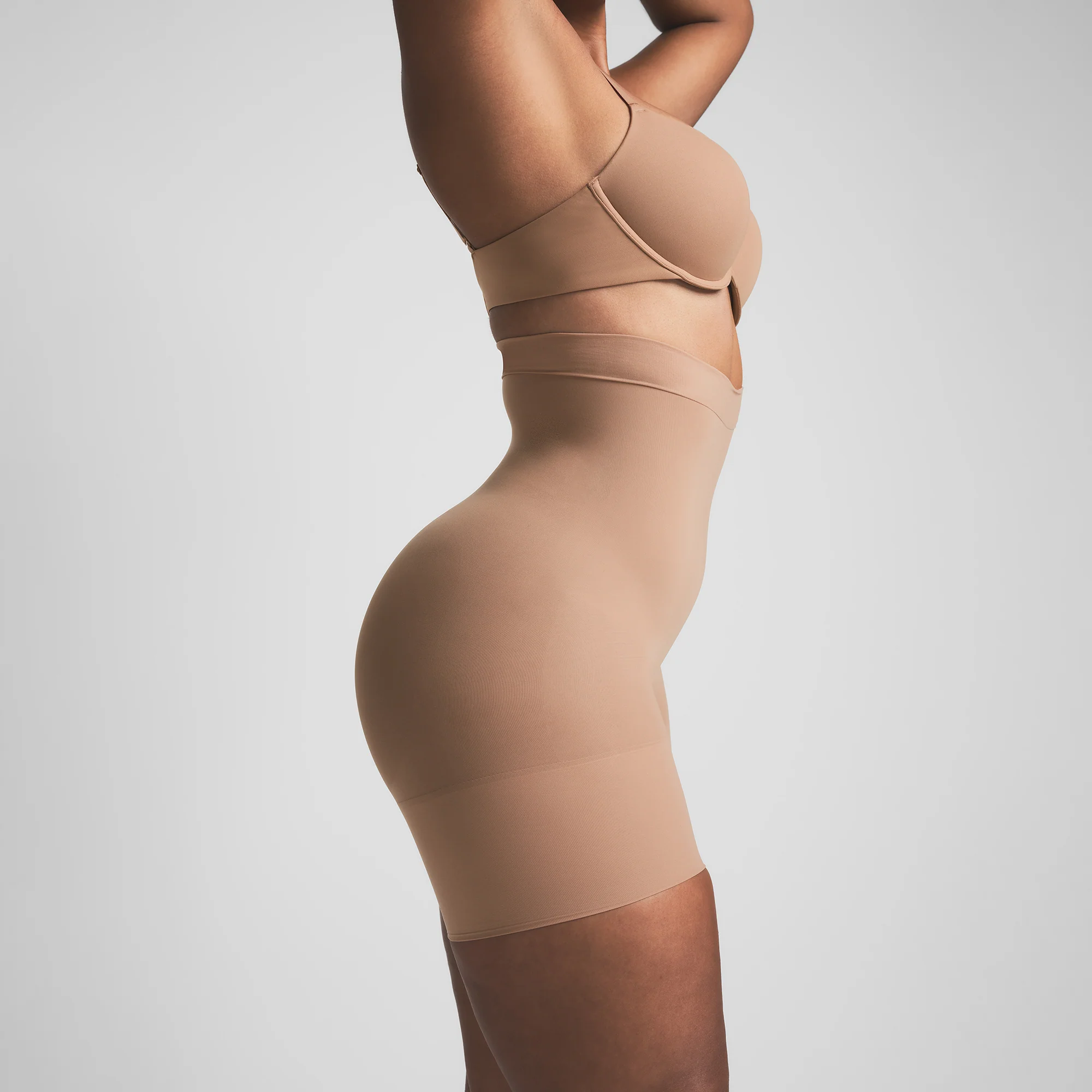 SHEER SEAMLESS HIGH-WAISTED MID THIGH SHORT | CLAY