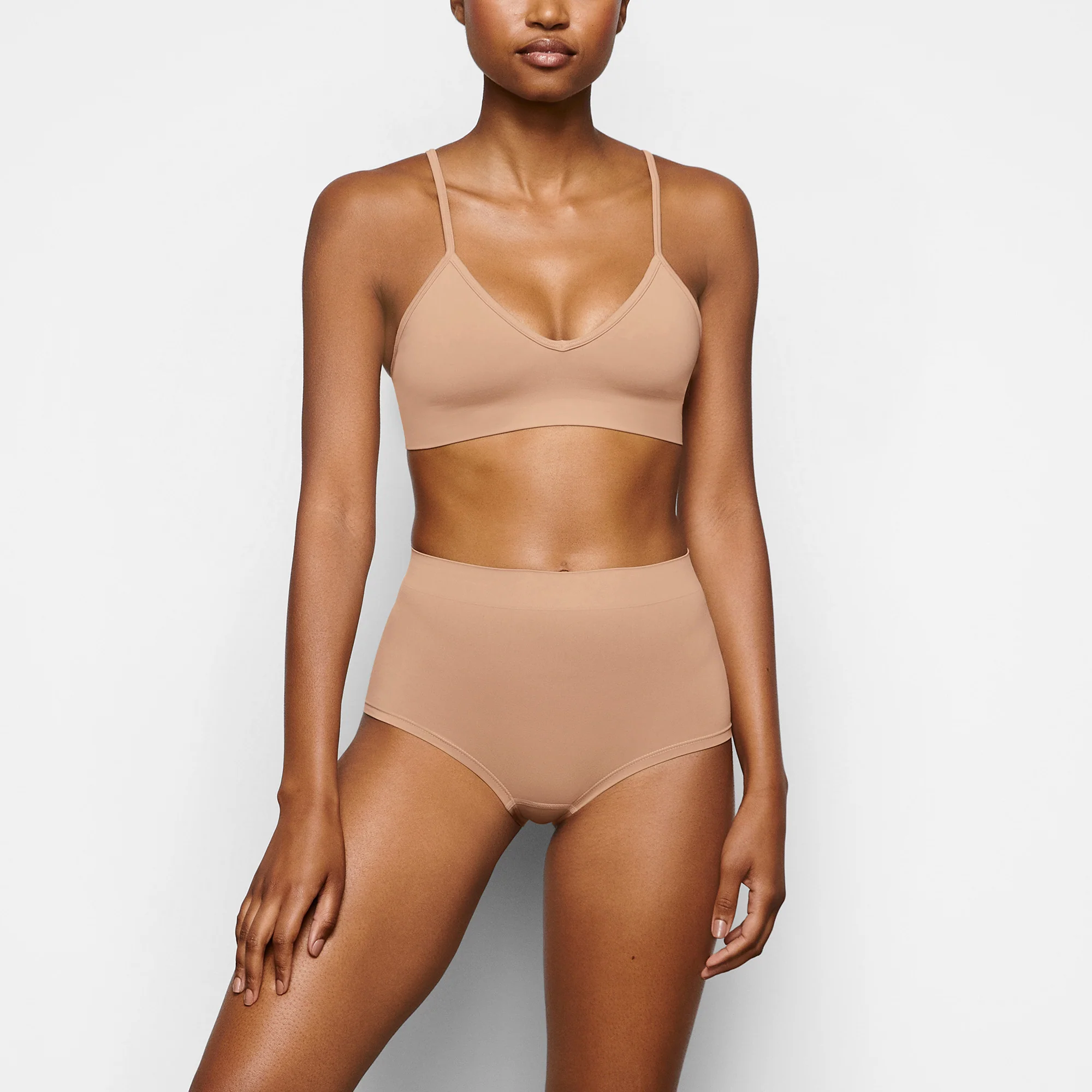 SOFT SMOOTHING SEAMLESS BOY SHORT | ONYX