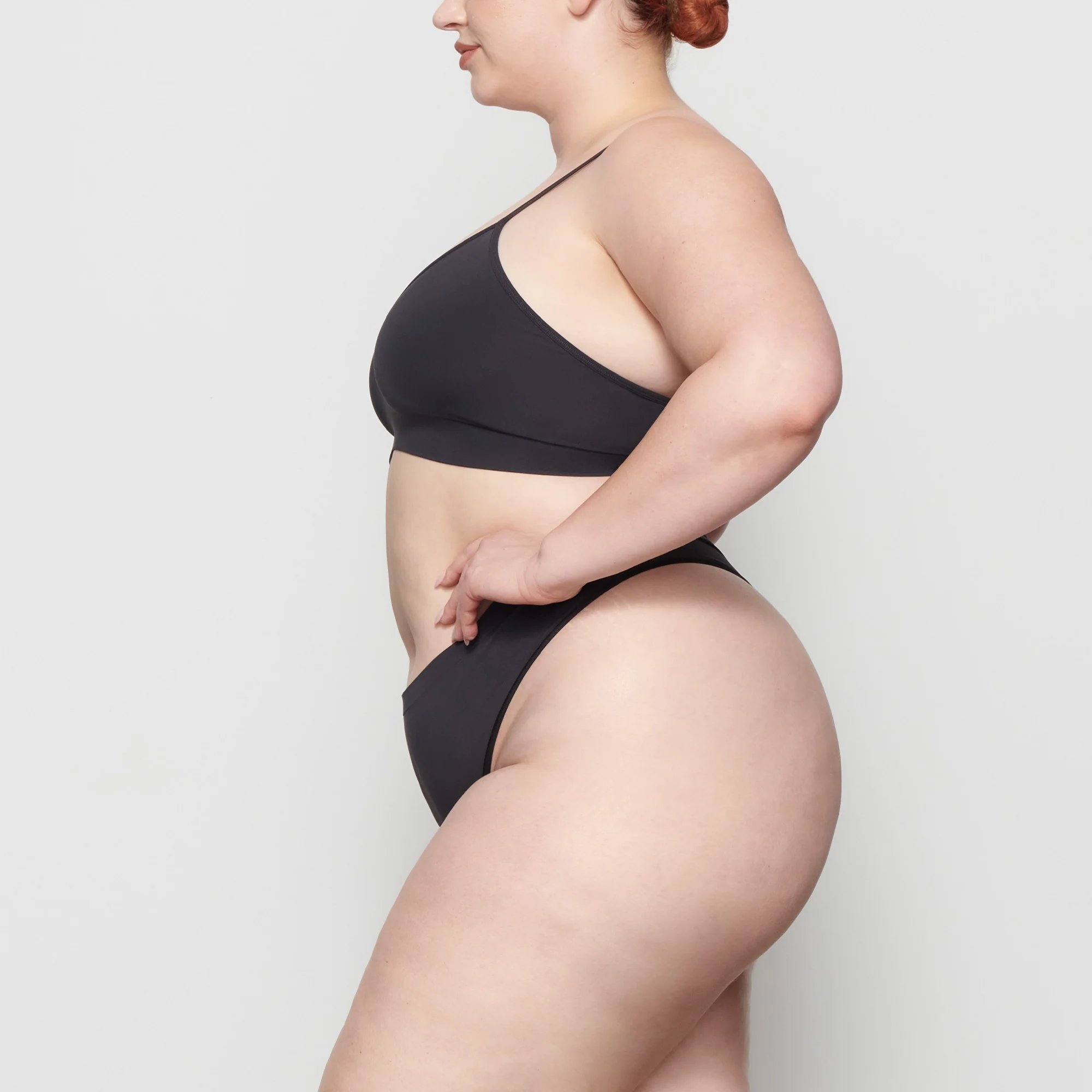 SOFT SMOOTHING SEAMLESS THONG | SIENNA