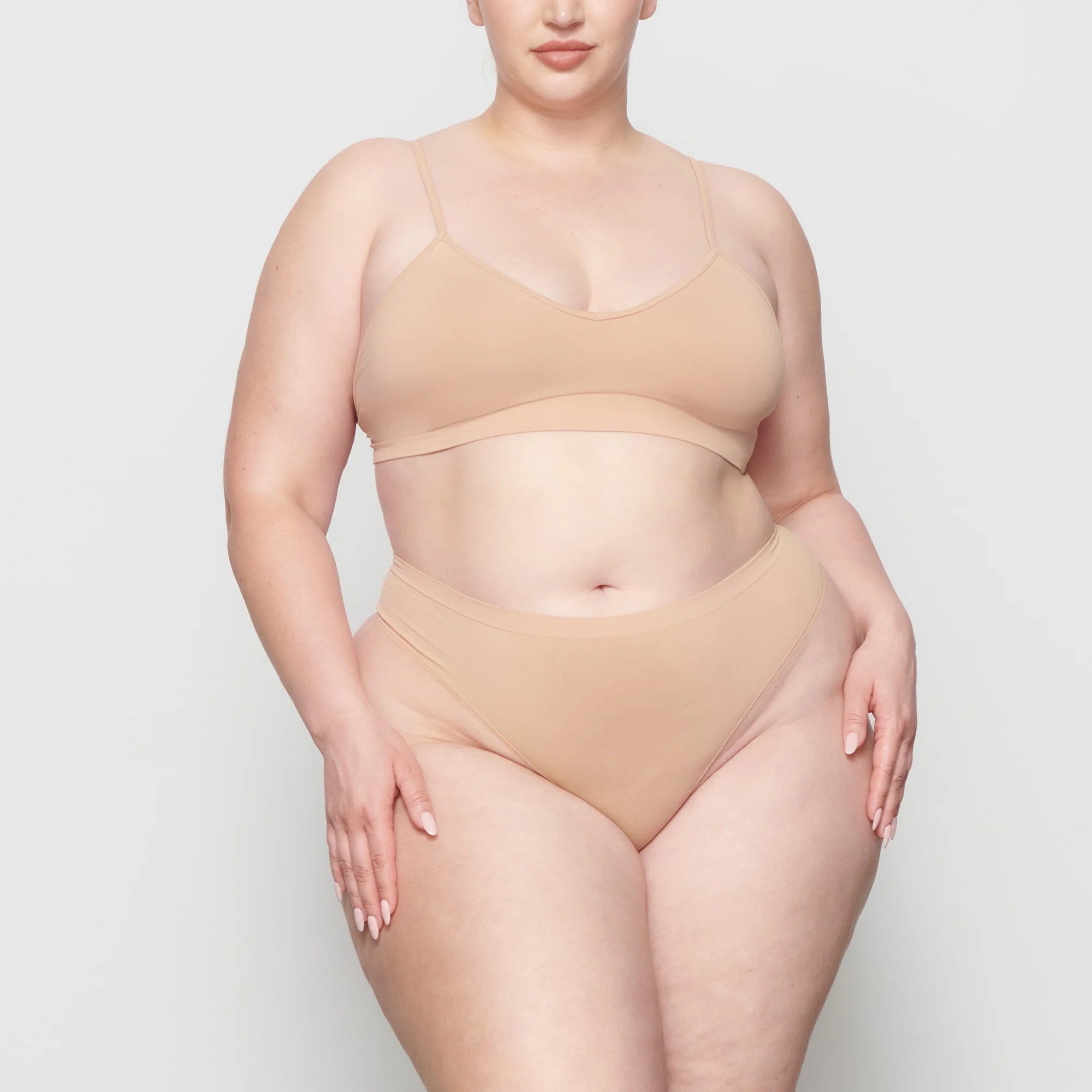 SOFT SMOOTHING SEAMLESS THONG | SIENNA