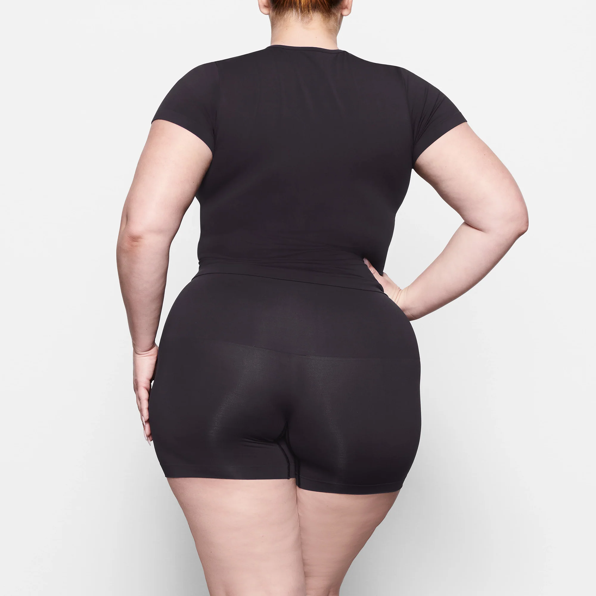 SOFT SMOOTHING SEAMLESS T-SHIRT | ONYX