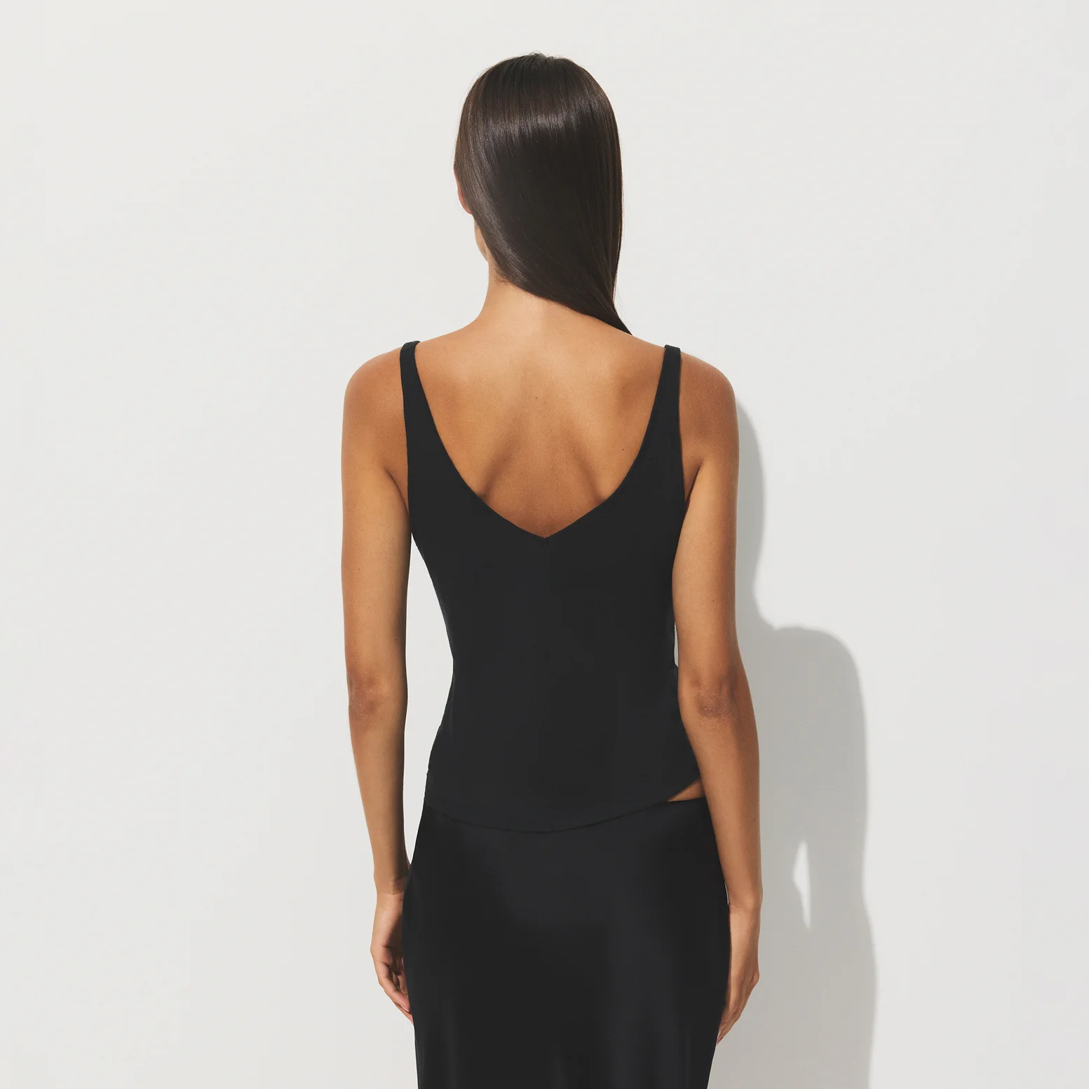 SHEER RIB V NECK TANK | SOOT