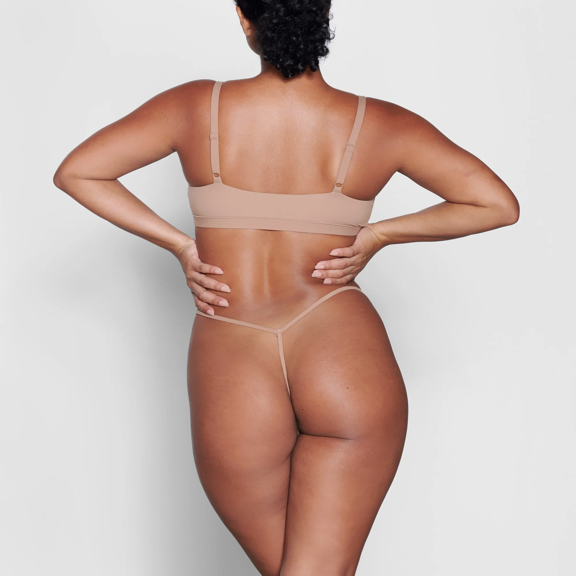 FITS EVERYBODY T-STRING THONG | TRUFFLE